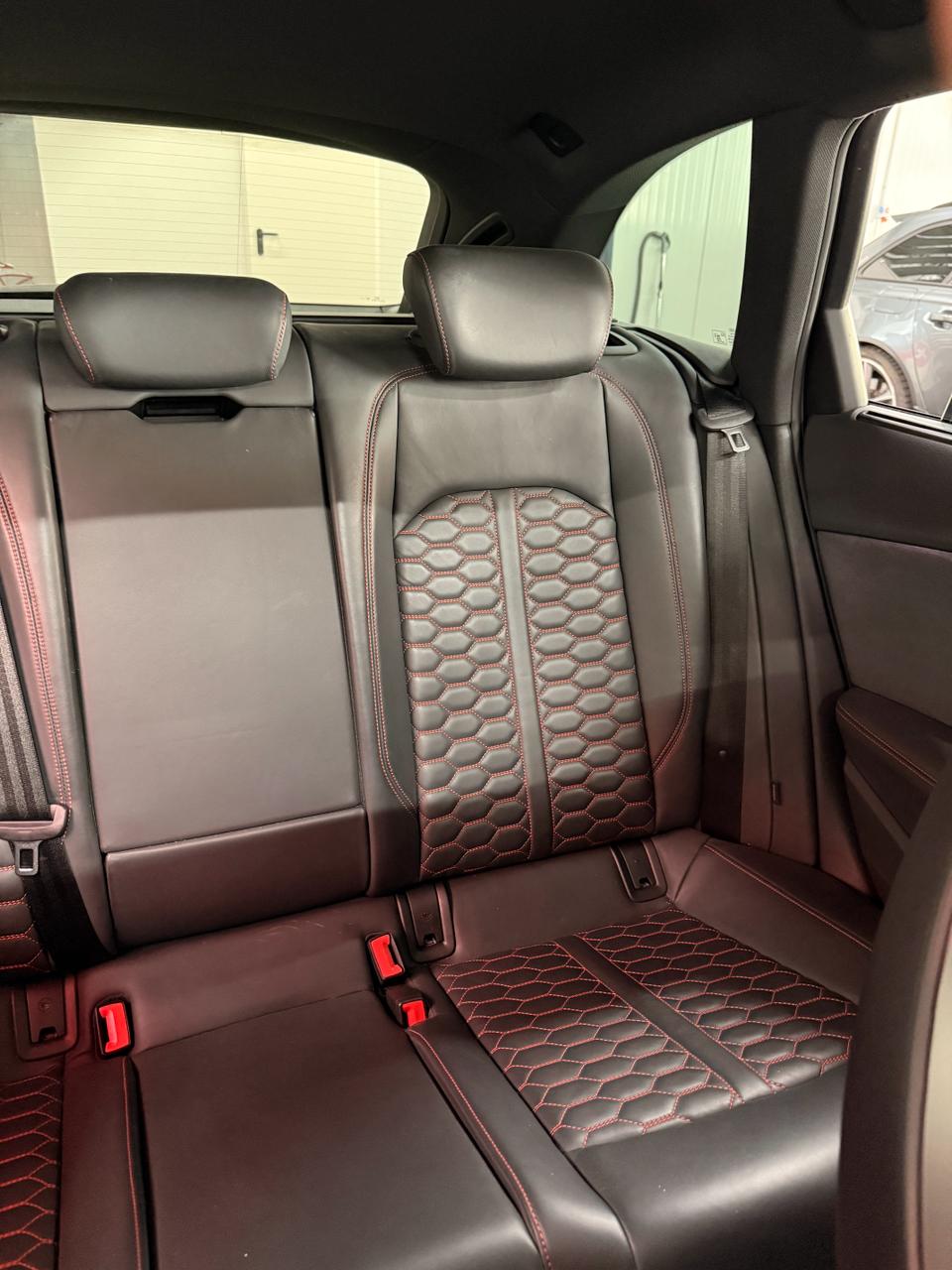 AUDI RS4 Avant quattro tiptronic-image-23