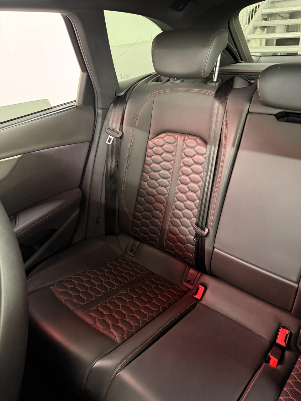 AUDI RS4 Avant quattro tiptronic-image-21
