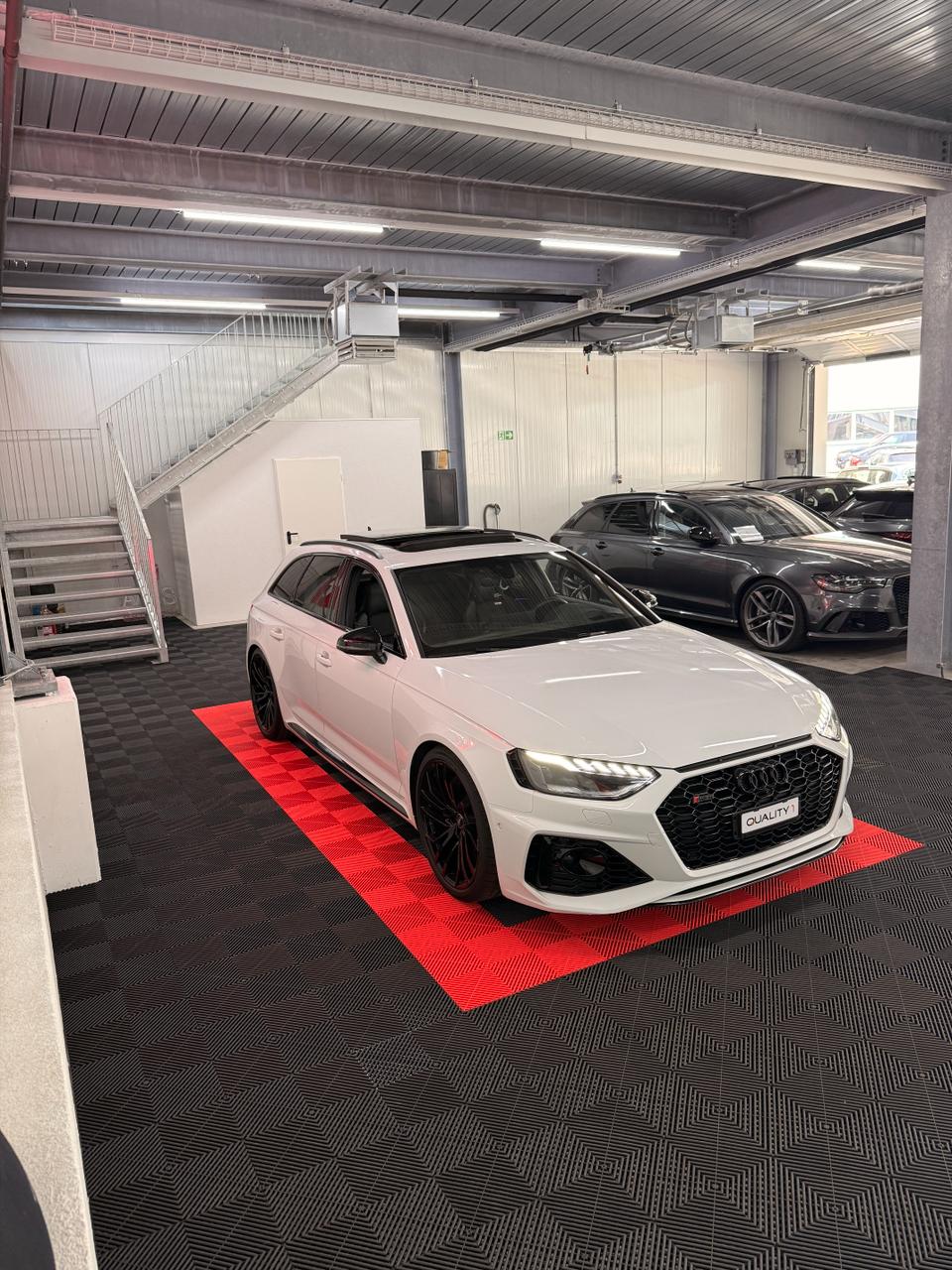 AUDI RS4 Avant quattro tiptronic-image-2