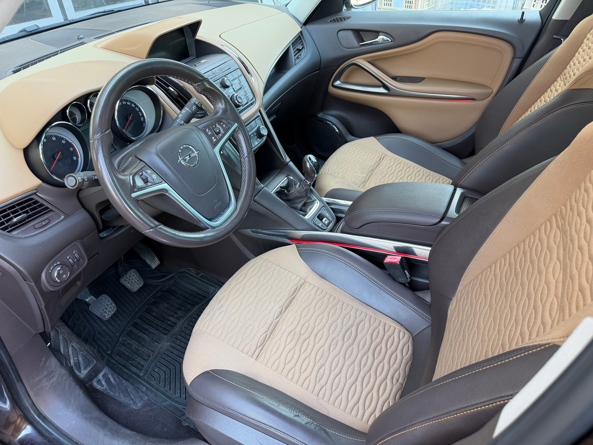 OPEL Zafira Tourer 1.4i 16V Turbo-image-9