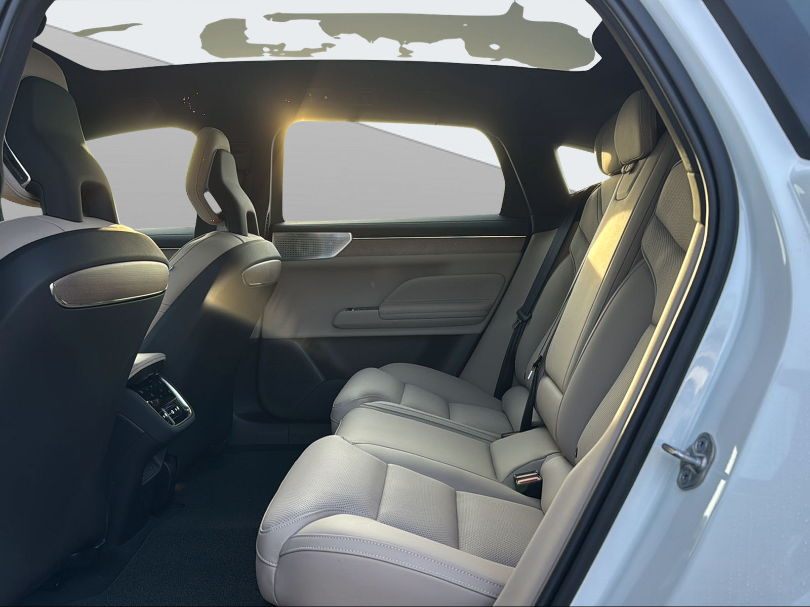VOLVO ES90 Ultra-image-13