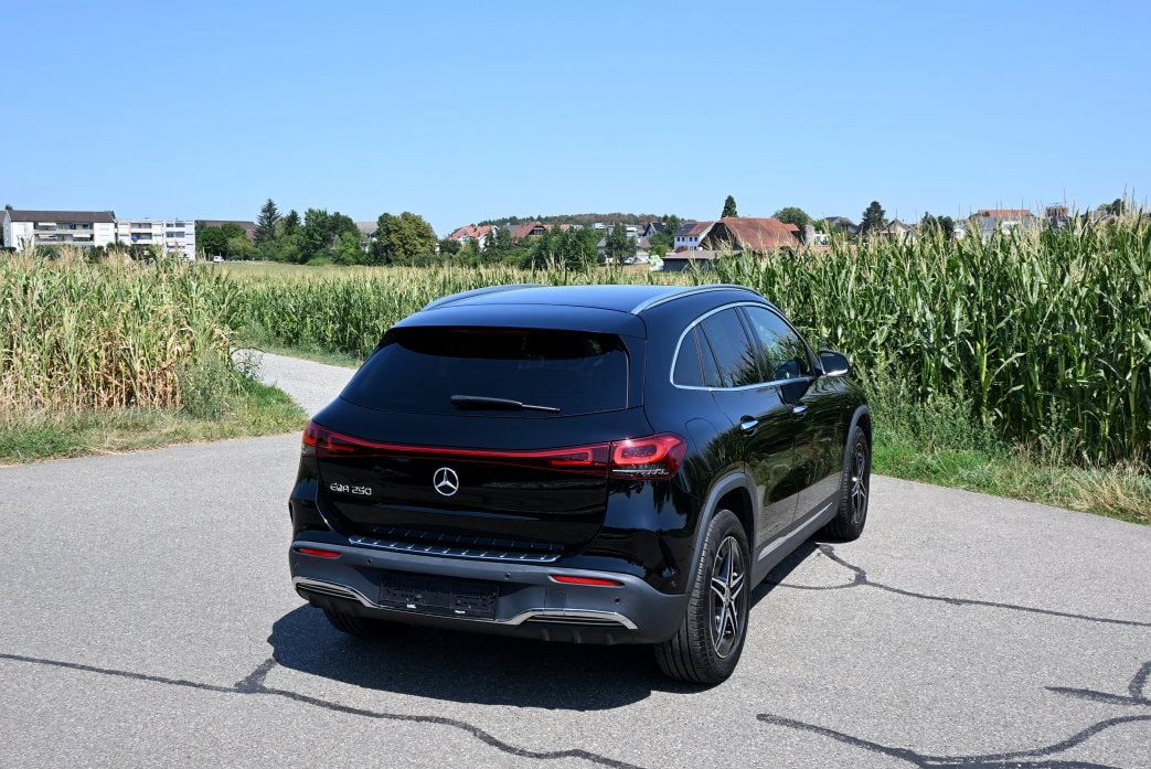 MERCEDES-BENZ EQA 250 AMG Line-image-2
