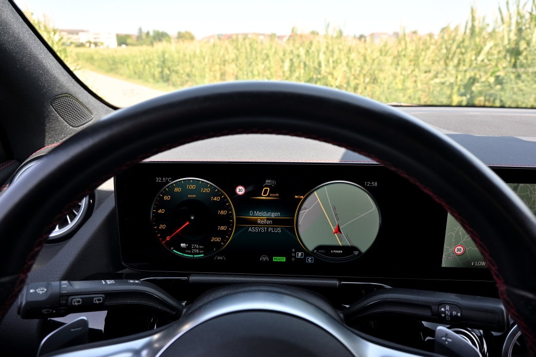 MERCEDES-BENZ EQA 250 AMG Line-image-7