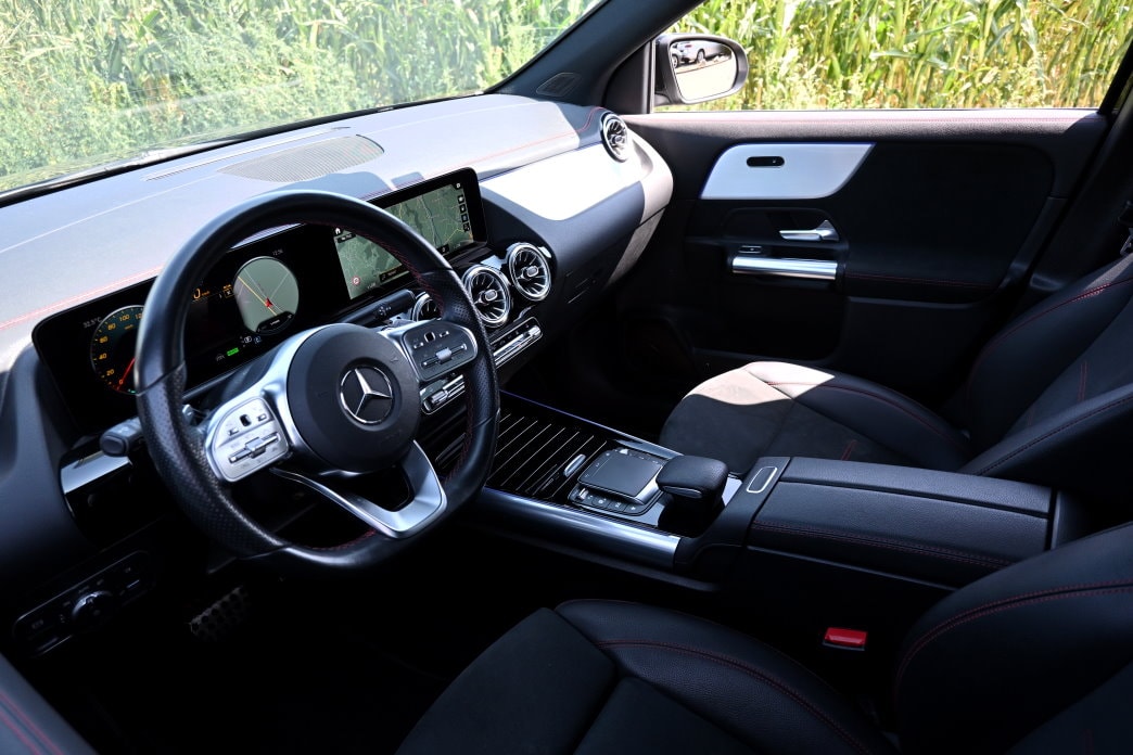 MERCEDES-BENZ EQA 250 AMG Line-image-6