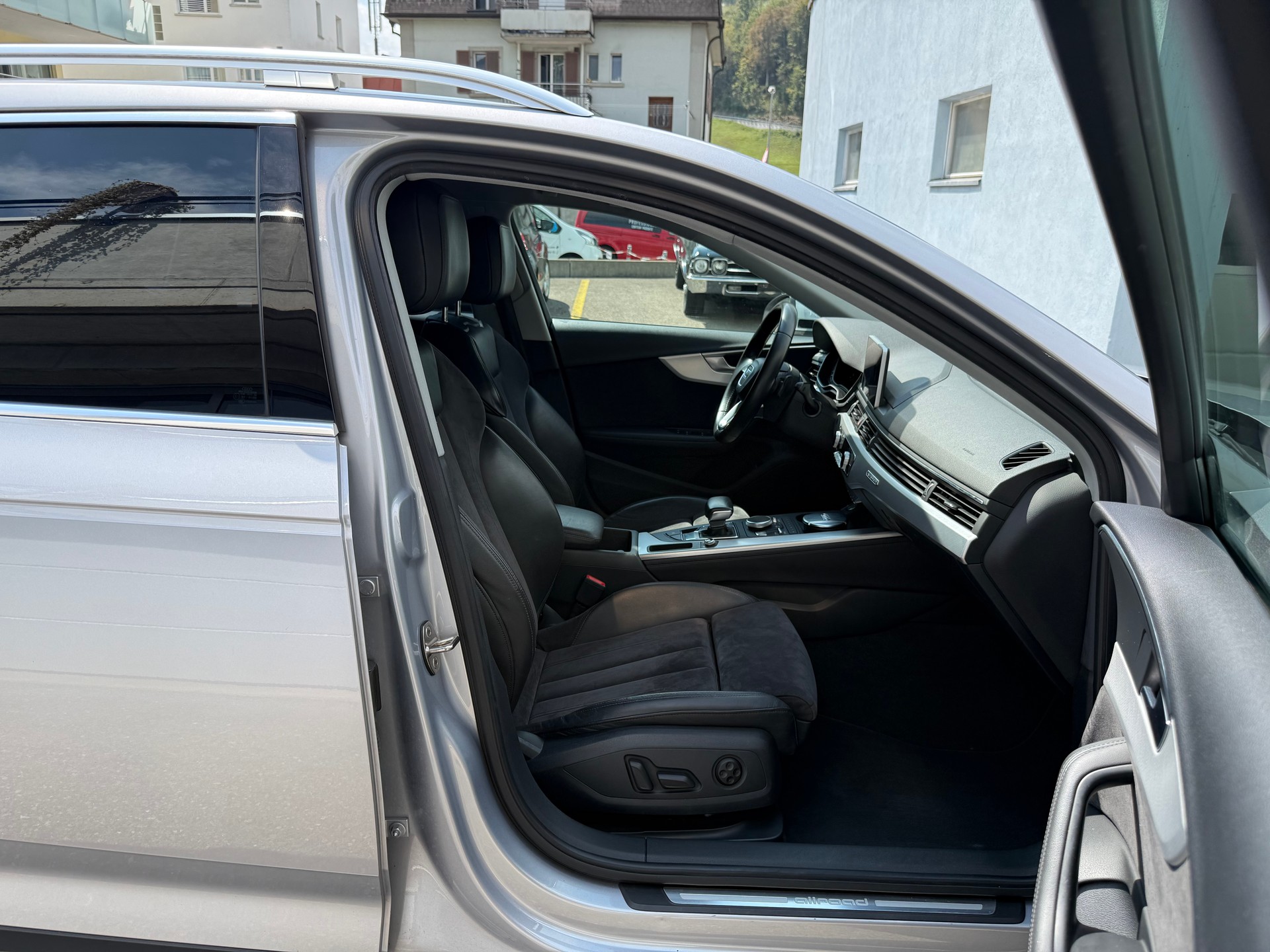 AUDI A4 allroad 3.0 TDI quattro S-tronic-image-12