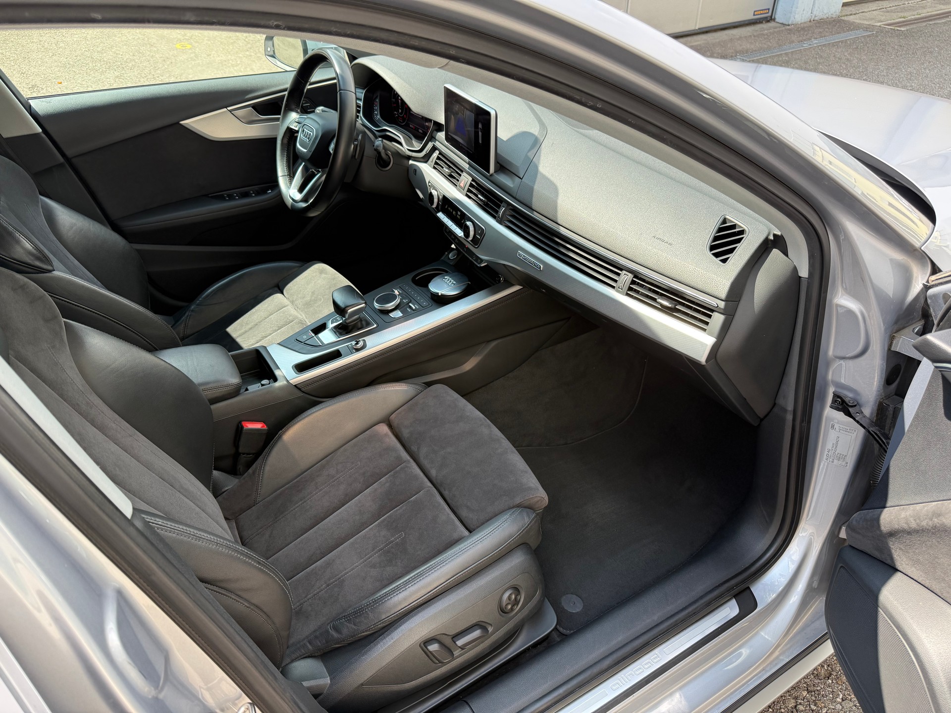 AUDI A4 allroad 3.0 TDI quattro S-tronic-image-11