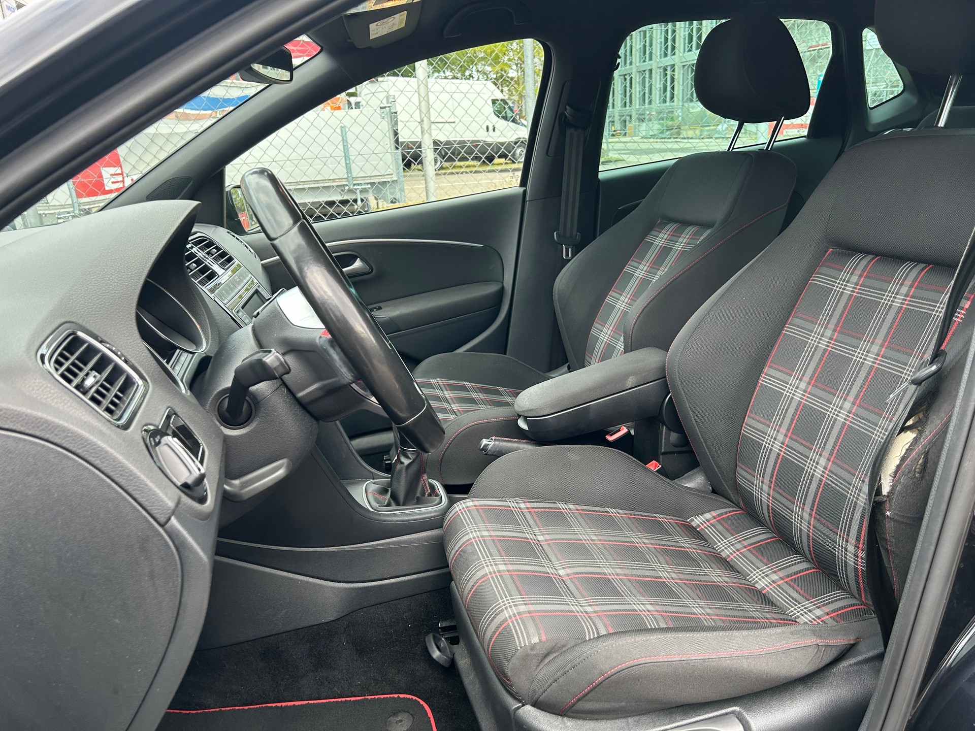 VW Polo 1.8 TSI GTI-image-8