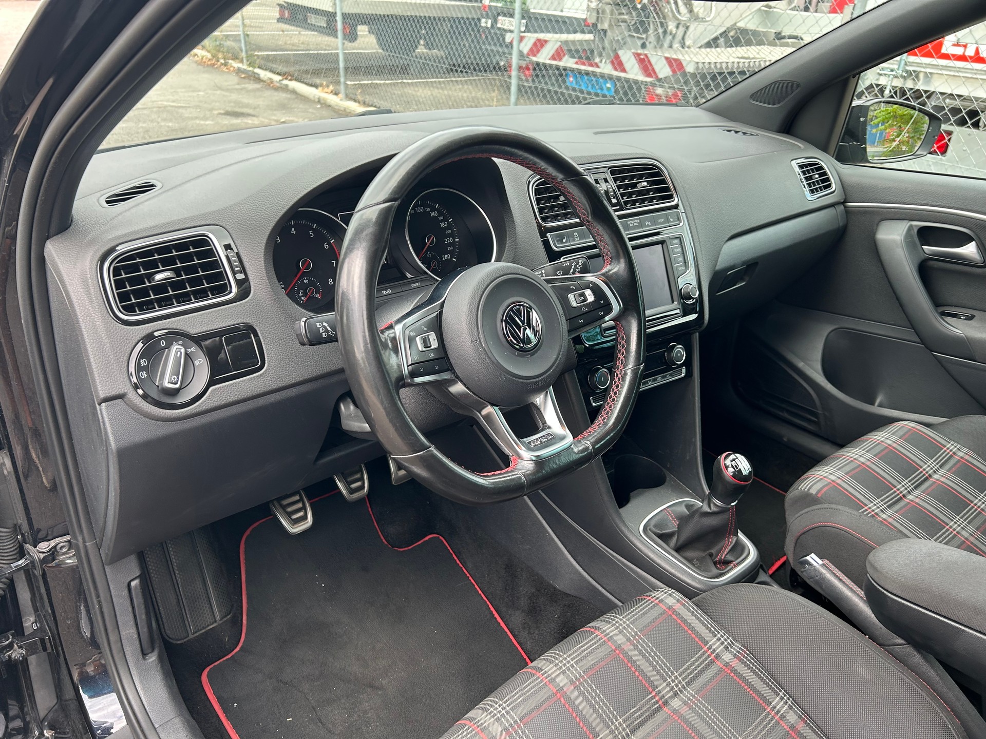 VW Polo 1.8 TSI GTI-image-9