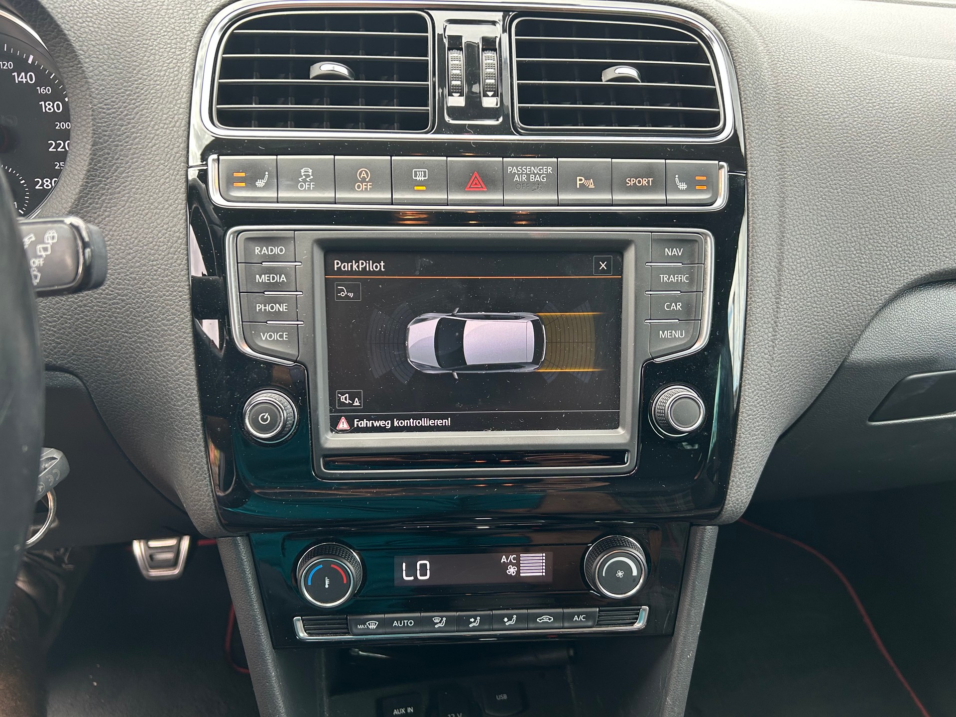 VW Polo 1.8 TSI GTI-image-11