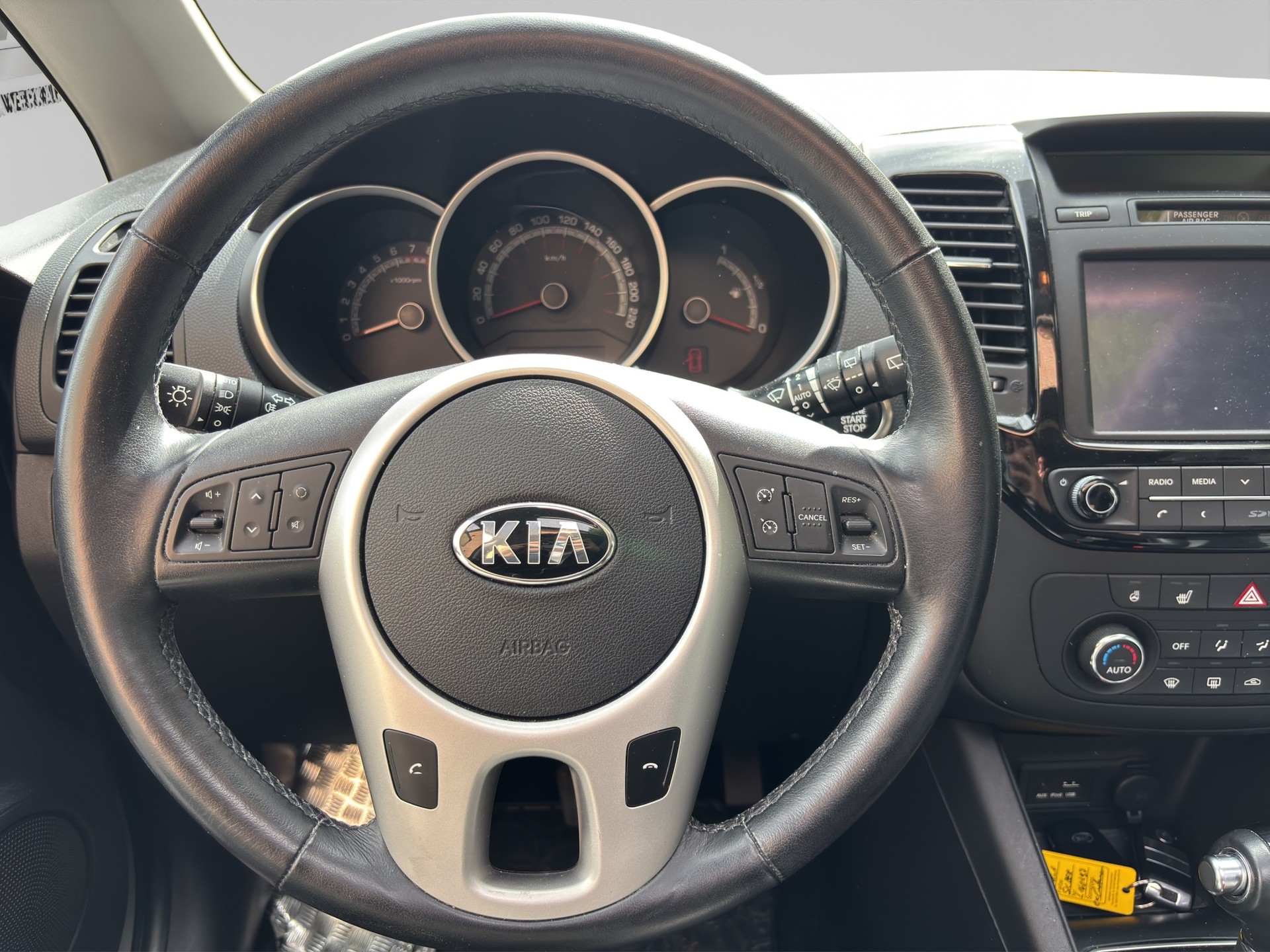 KIA Venga 1.6 CVVT Swiss Champion Automatic-image-9