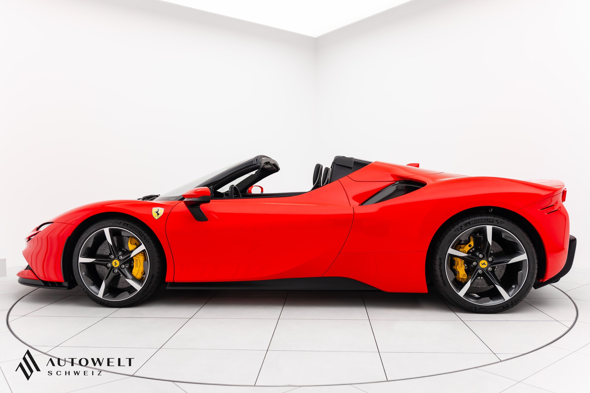 FERRARI SF90 Spider-image-1