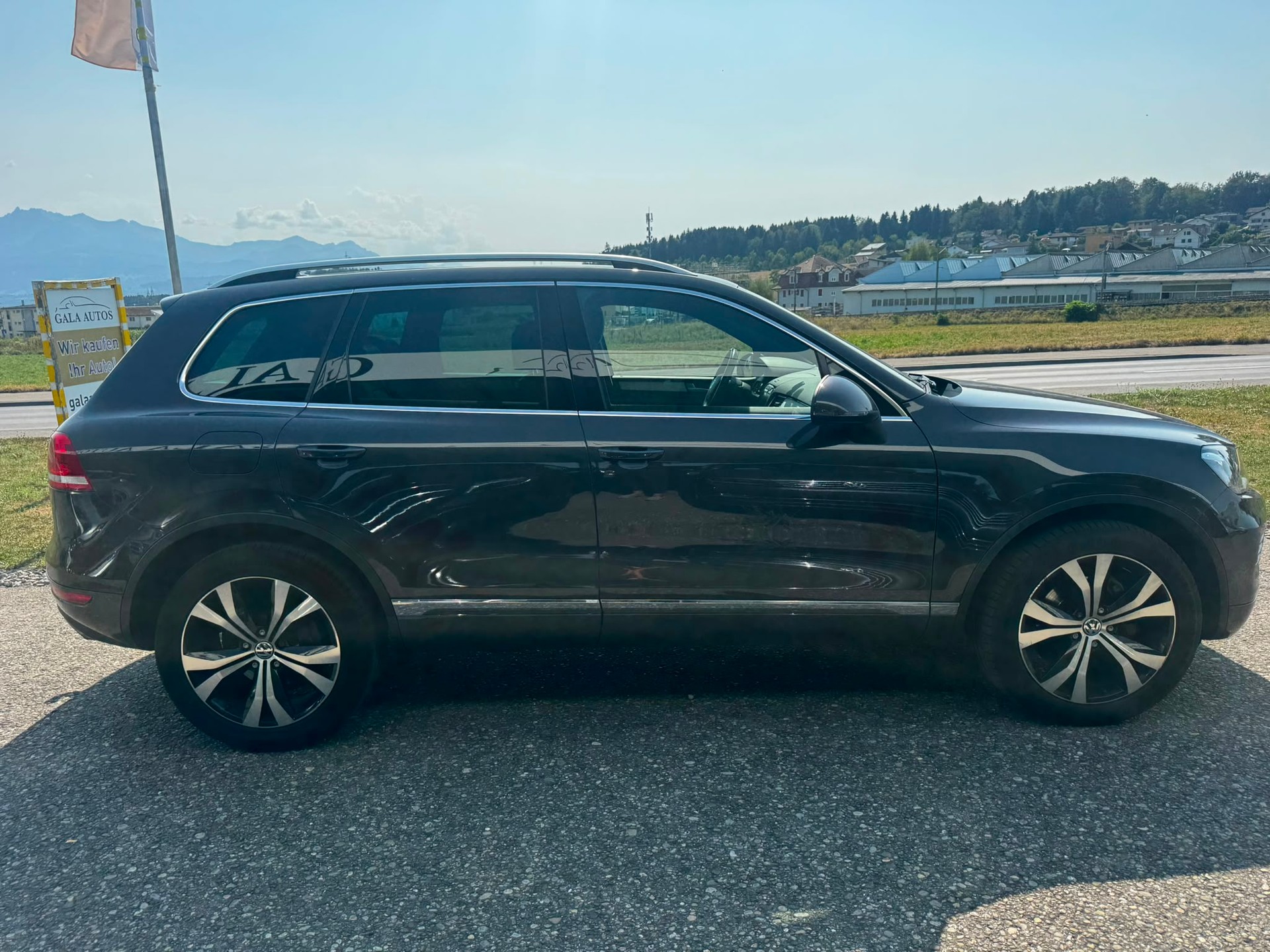 VW Touareg 3.0 TDI BlueMotion Technology Tiptronic-image-3