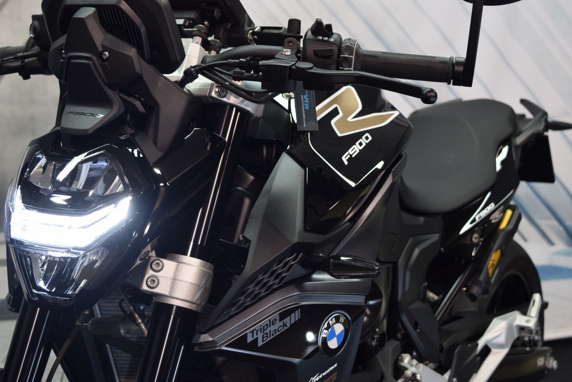 BMW F 900 R Triple Black 007- Spezial-image-9