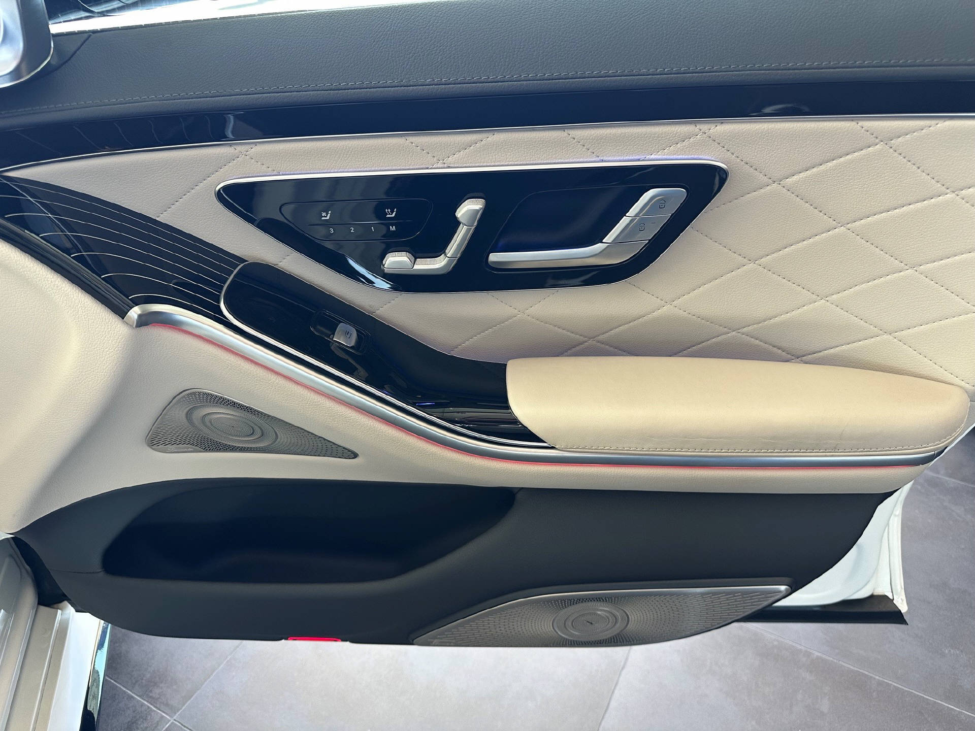 MERCEDES-BENZ S 400 d AMG Line 4matic-image-19