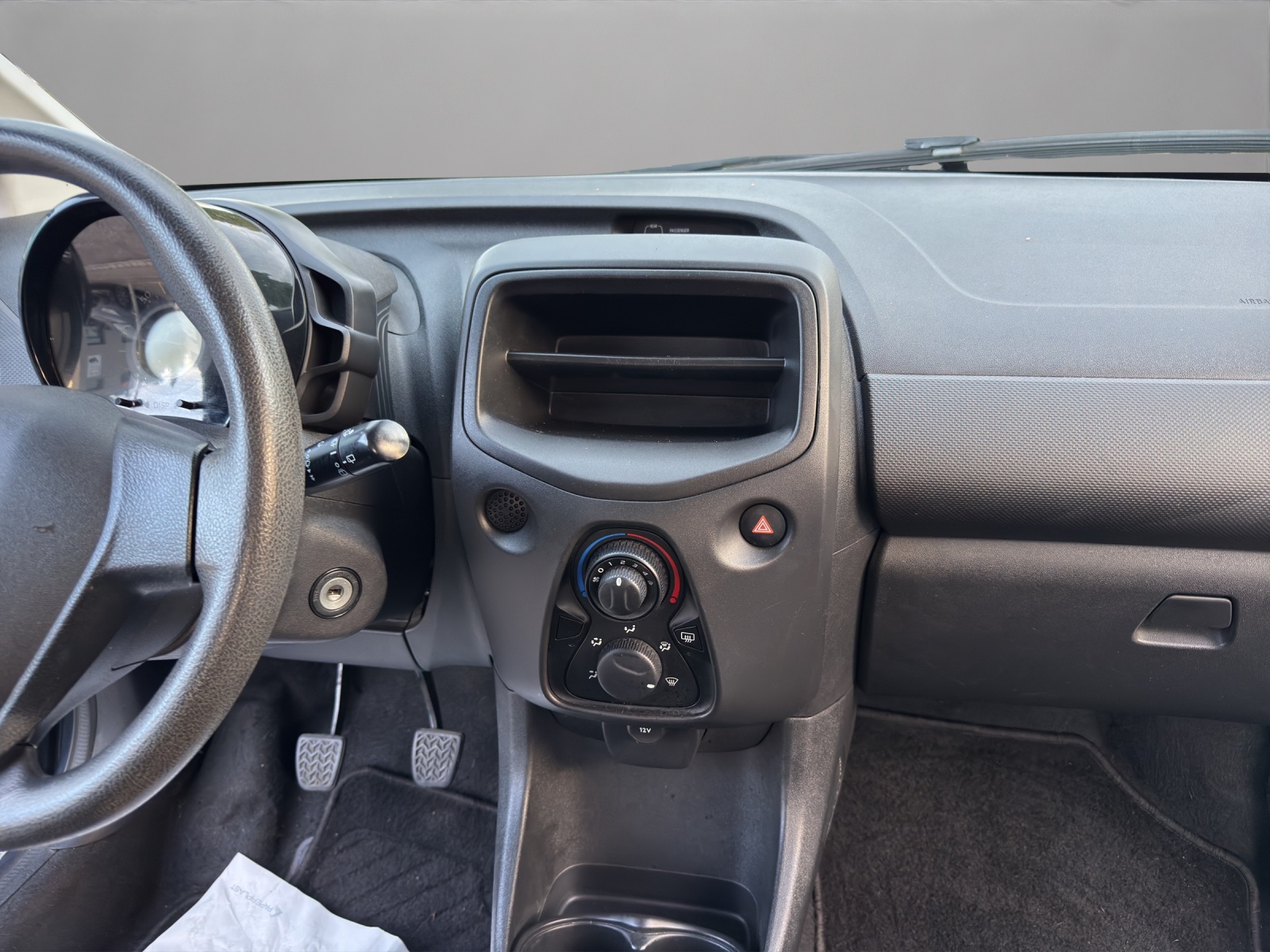 PEUGEOT 108 1.0 VTi Access-image-12