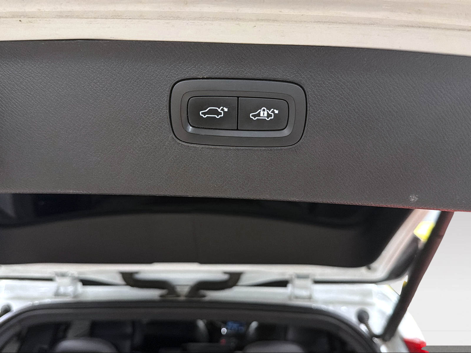 VOLVO XC90 2.0 T8 TE R-Design 7P. eAWD-image-9