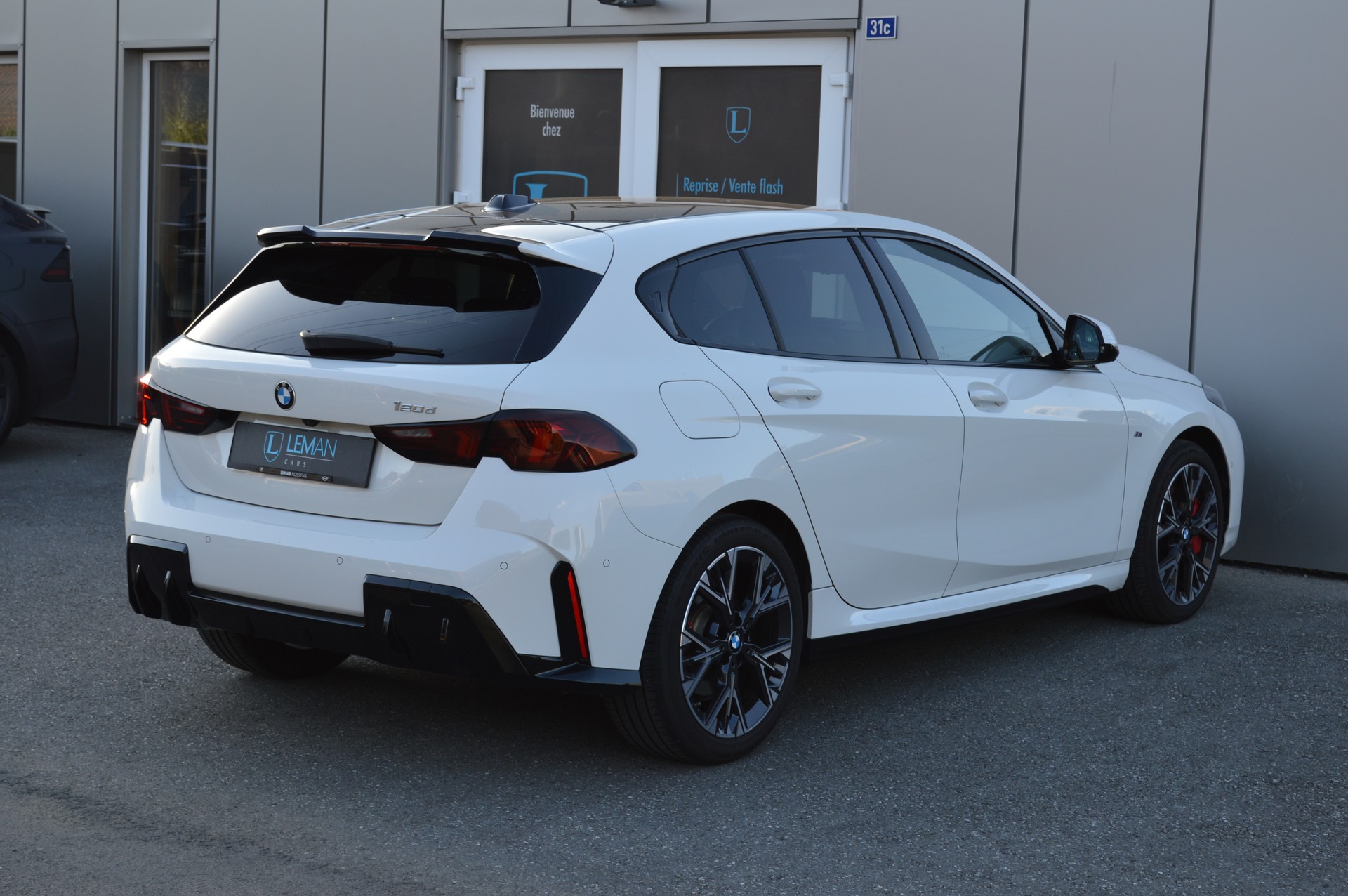 BMW 120d M Sport Pro Steptronic-image-4