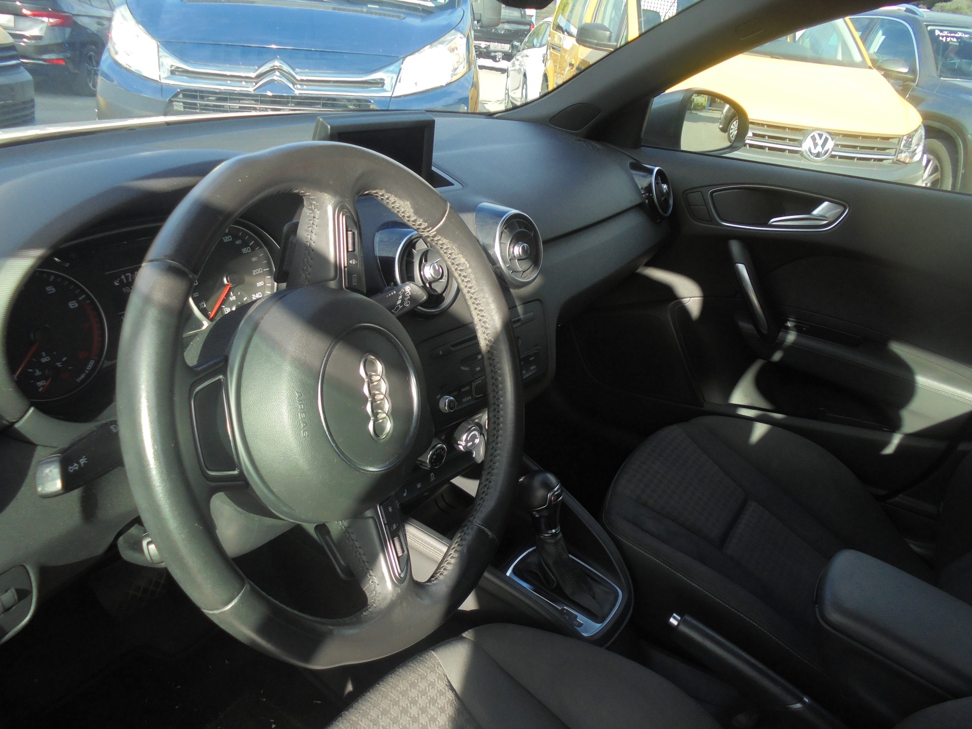 AUDI A1 Sportback 1.4 TFSI Ambition S-tronic-image-8