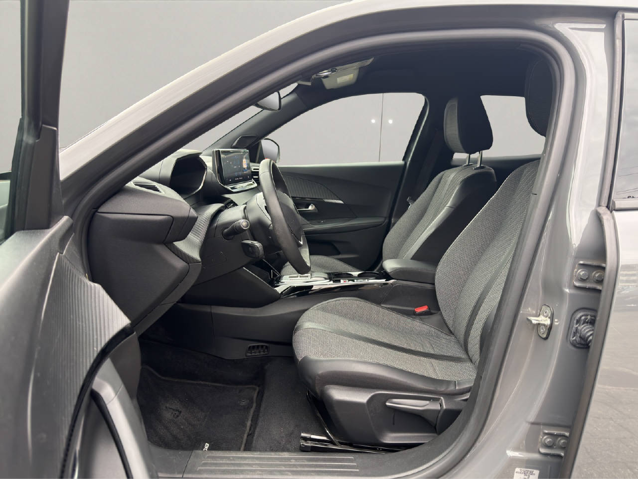 PEUGEOT 2008 e-Allure-image-4