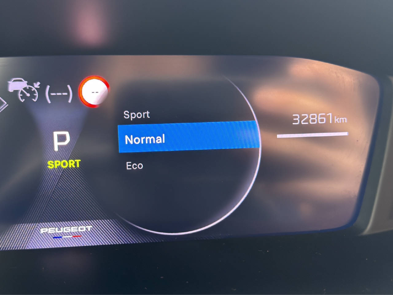 PEUGEOT 2008 e-Allure-image-15
