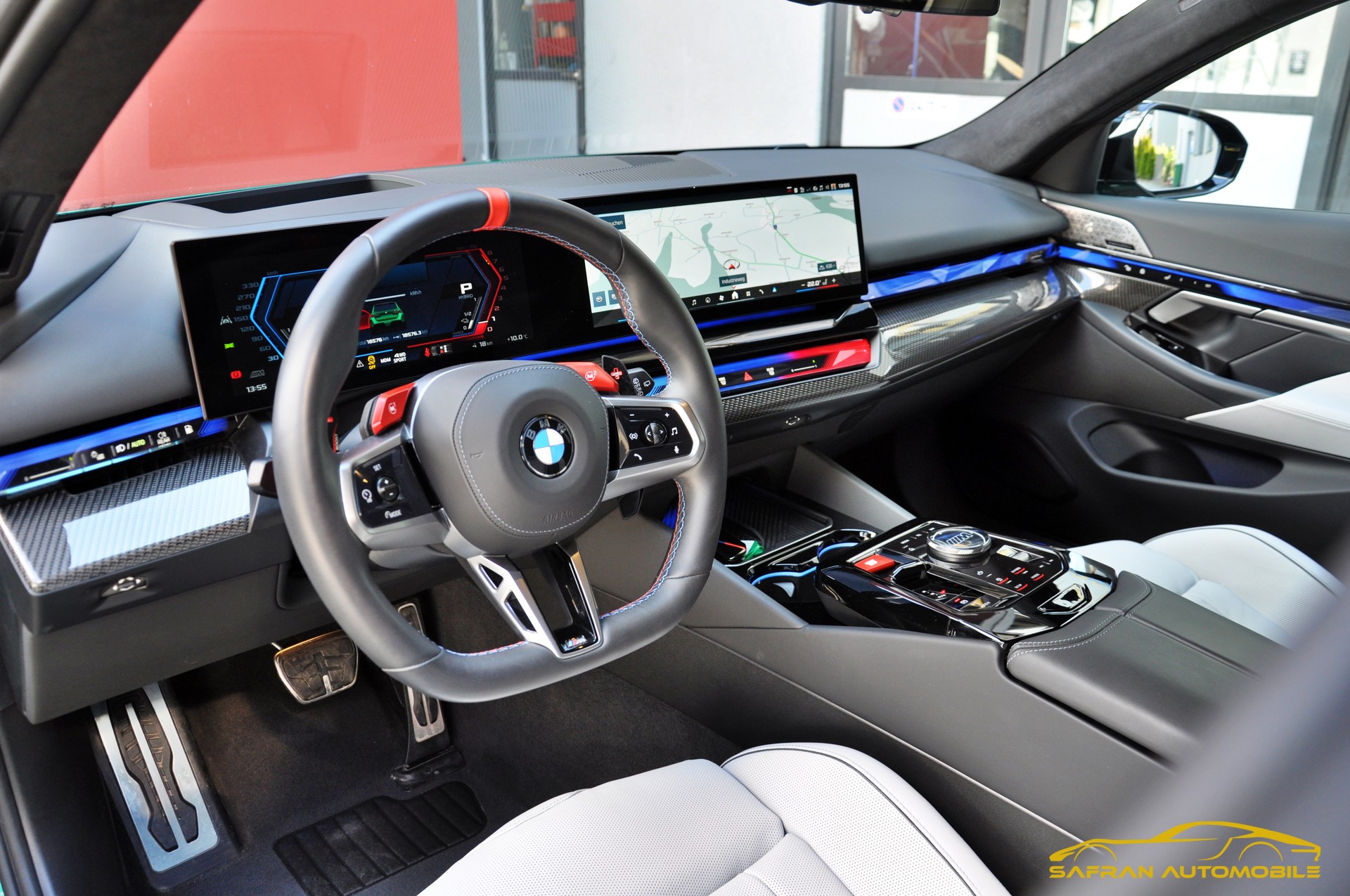 BMW M5 xDrive Touring-image-7