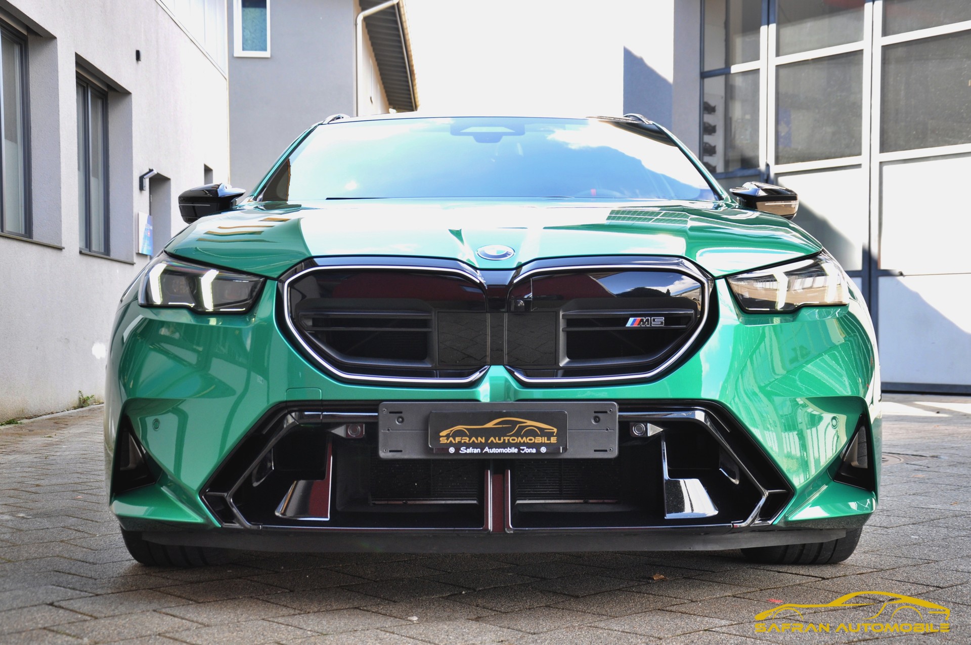 BMW M5 xDrive Touring-image-1