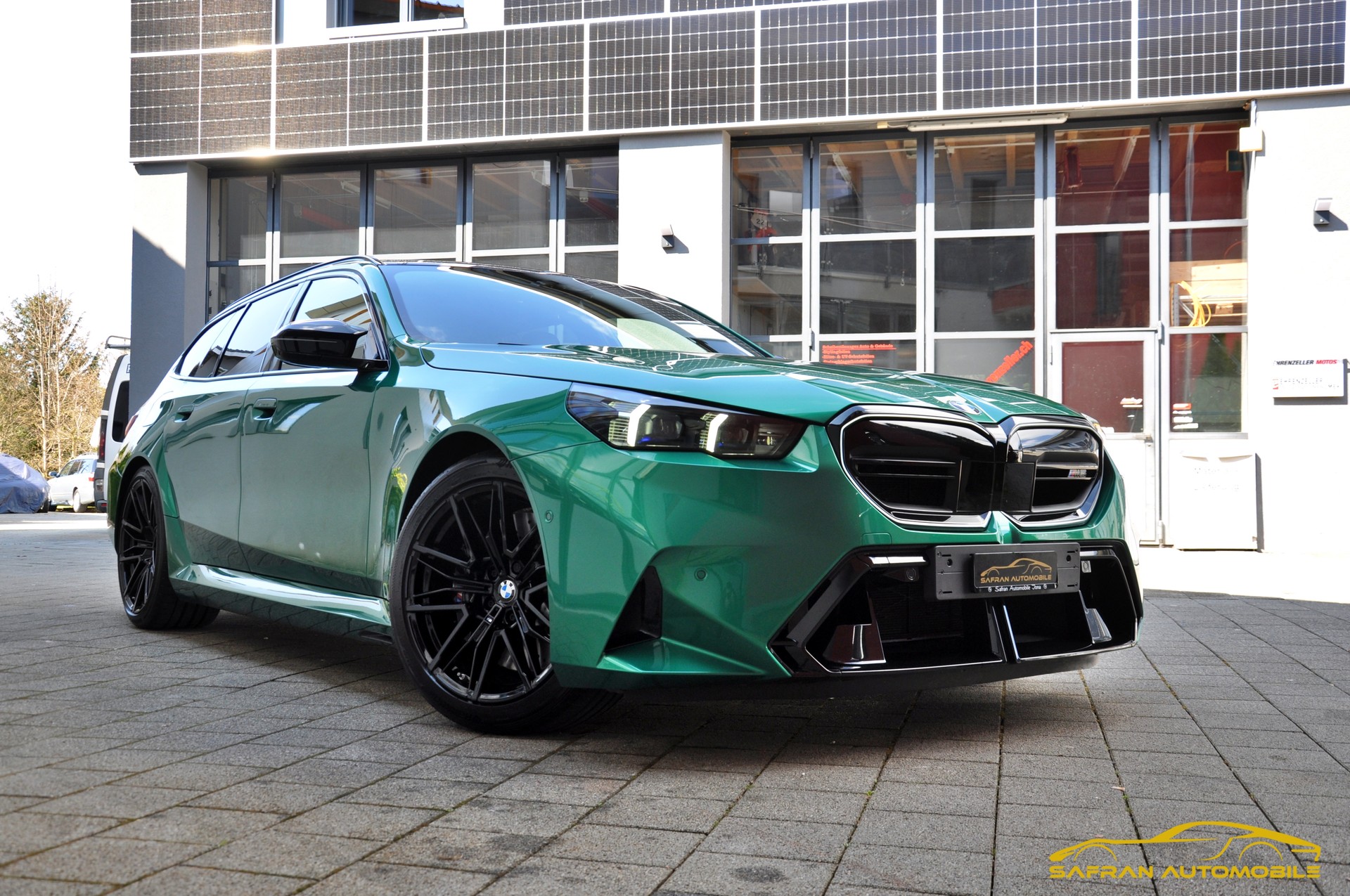 BMW M5 xDrive Touring-image-2