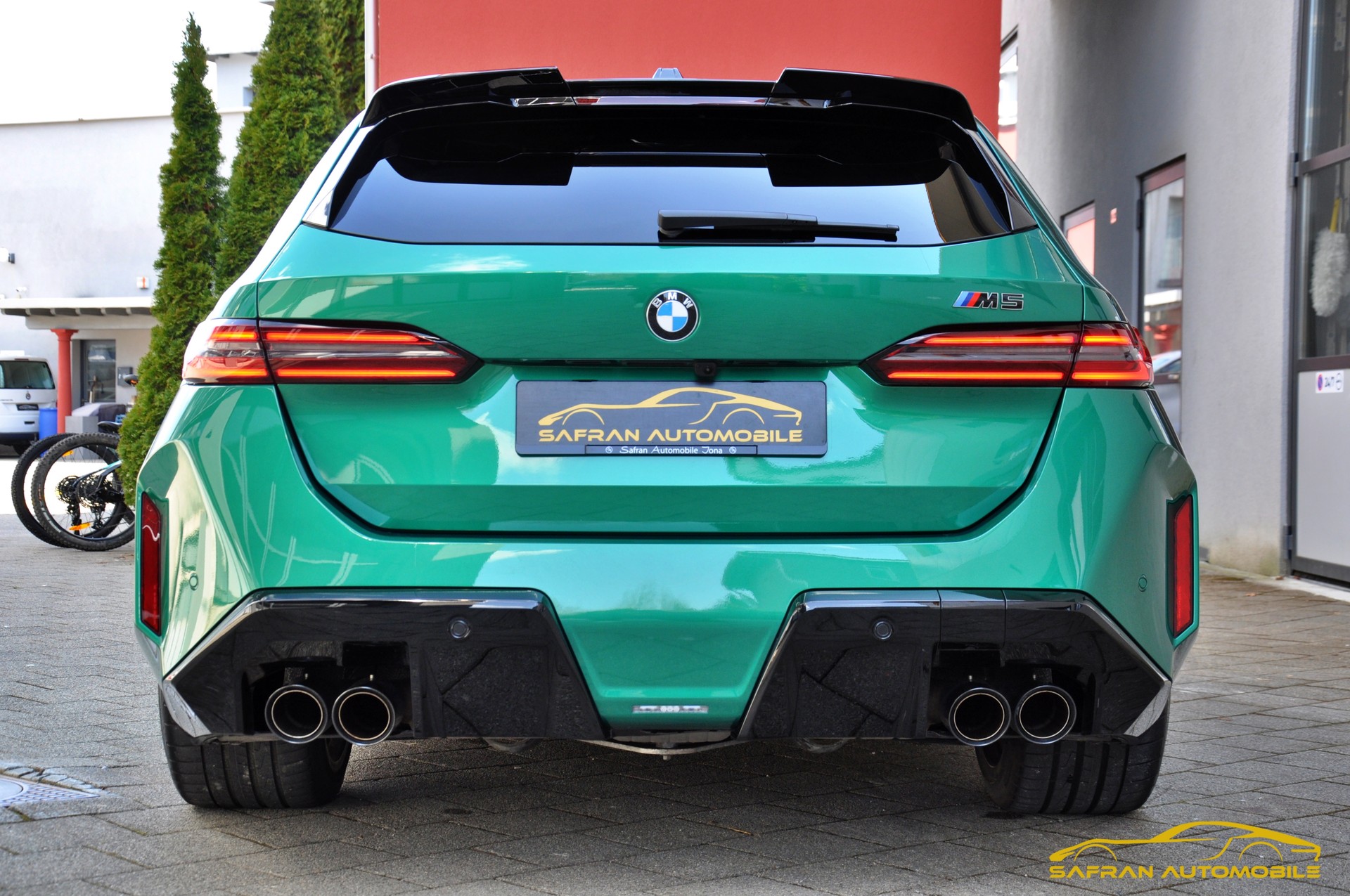 BMW M5 xDrive Touring-image-5