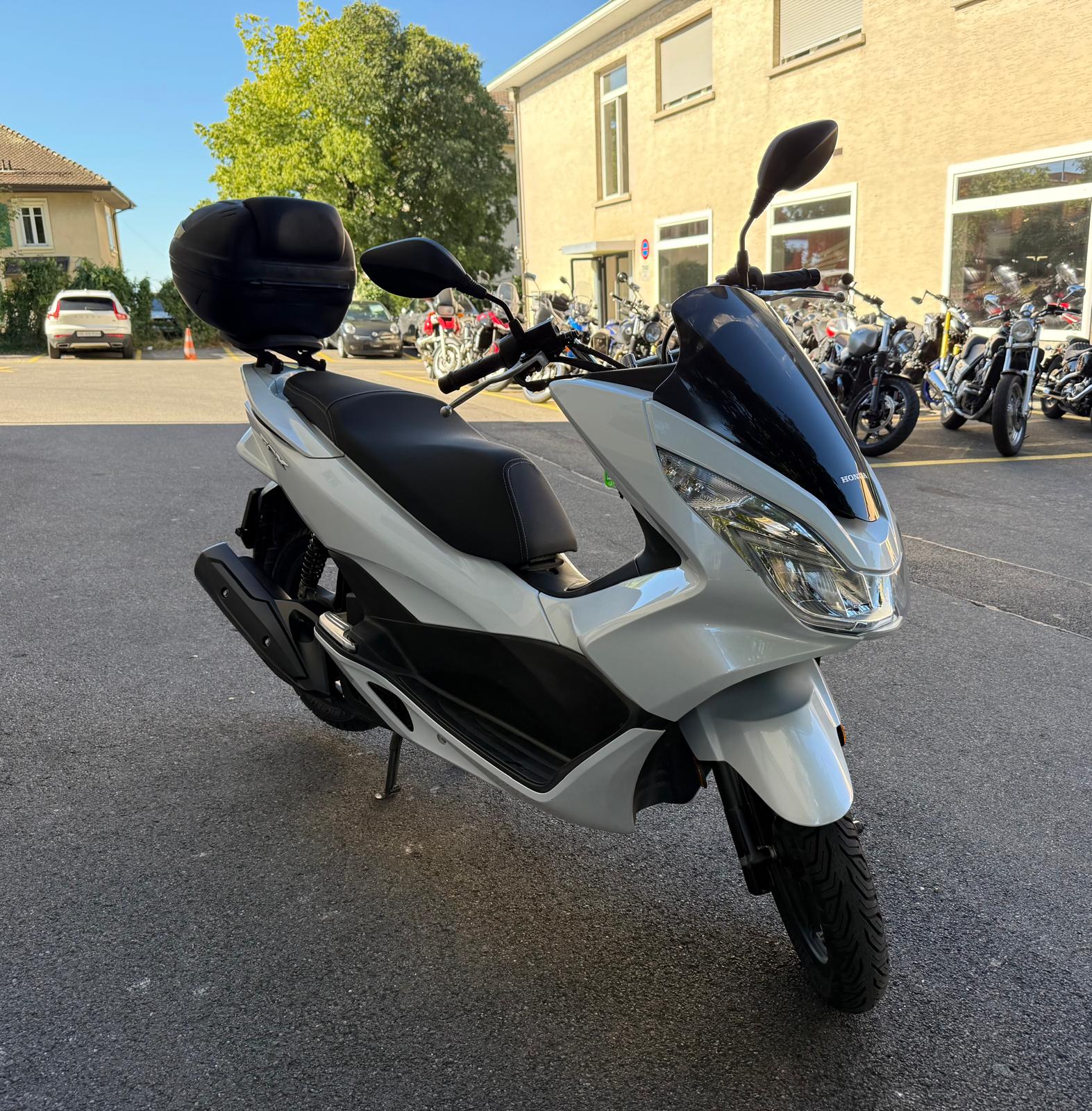 HONDA PCX 125 i-showroom-element-1