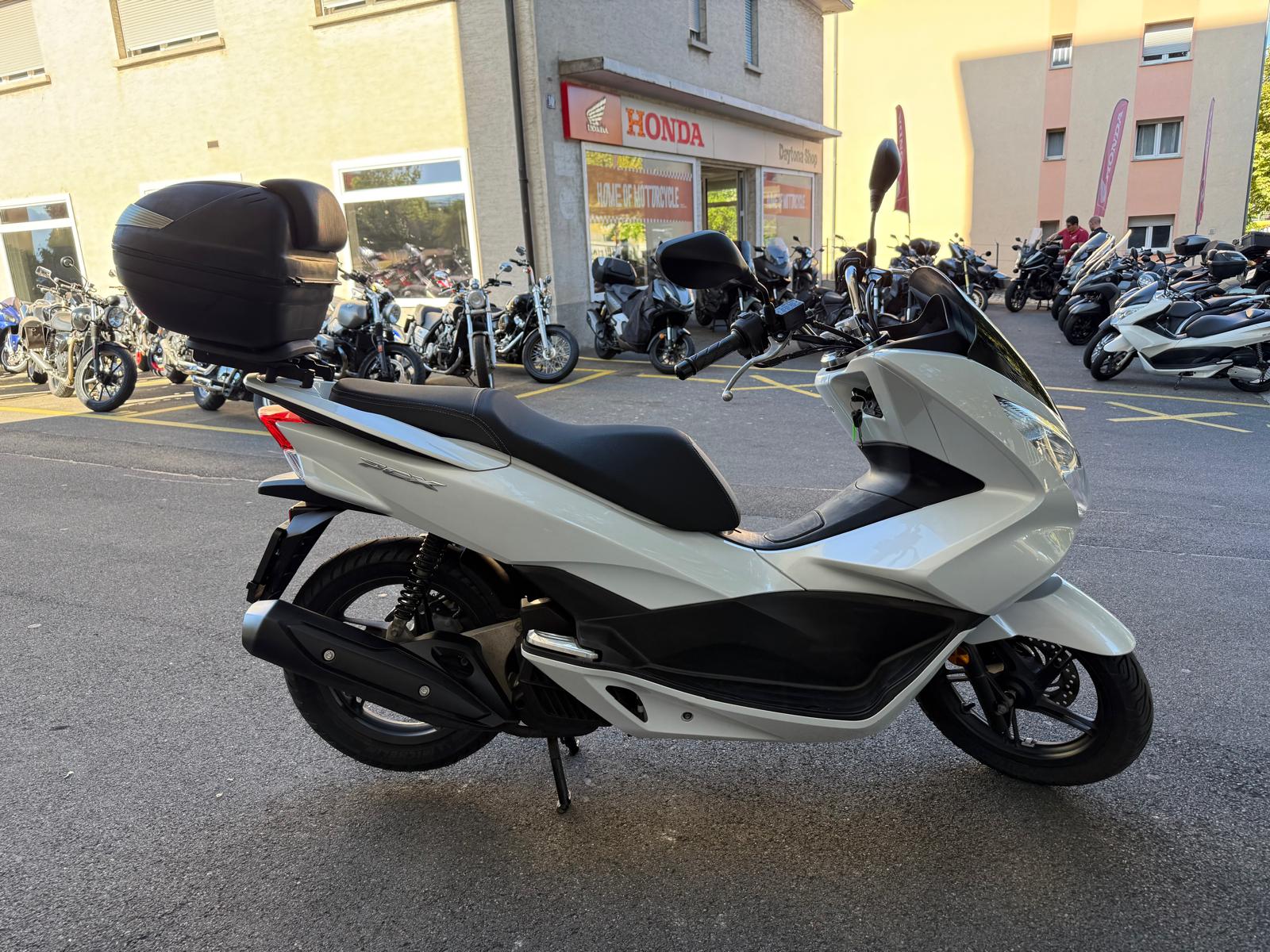 HONDA PCX 125 i-showroom-element-3