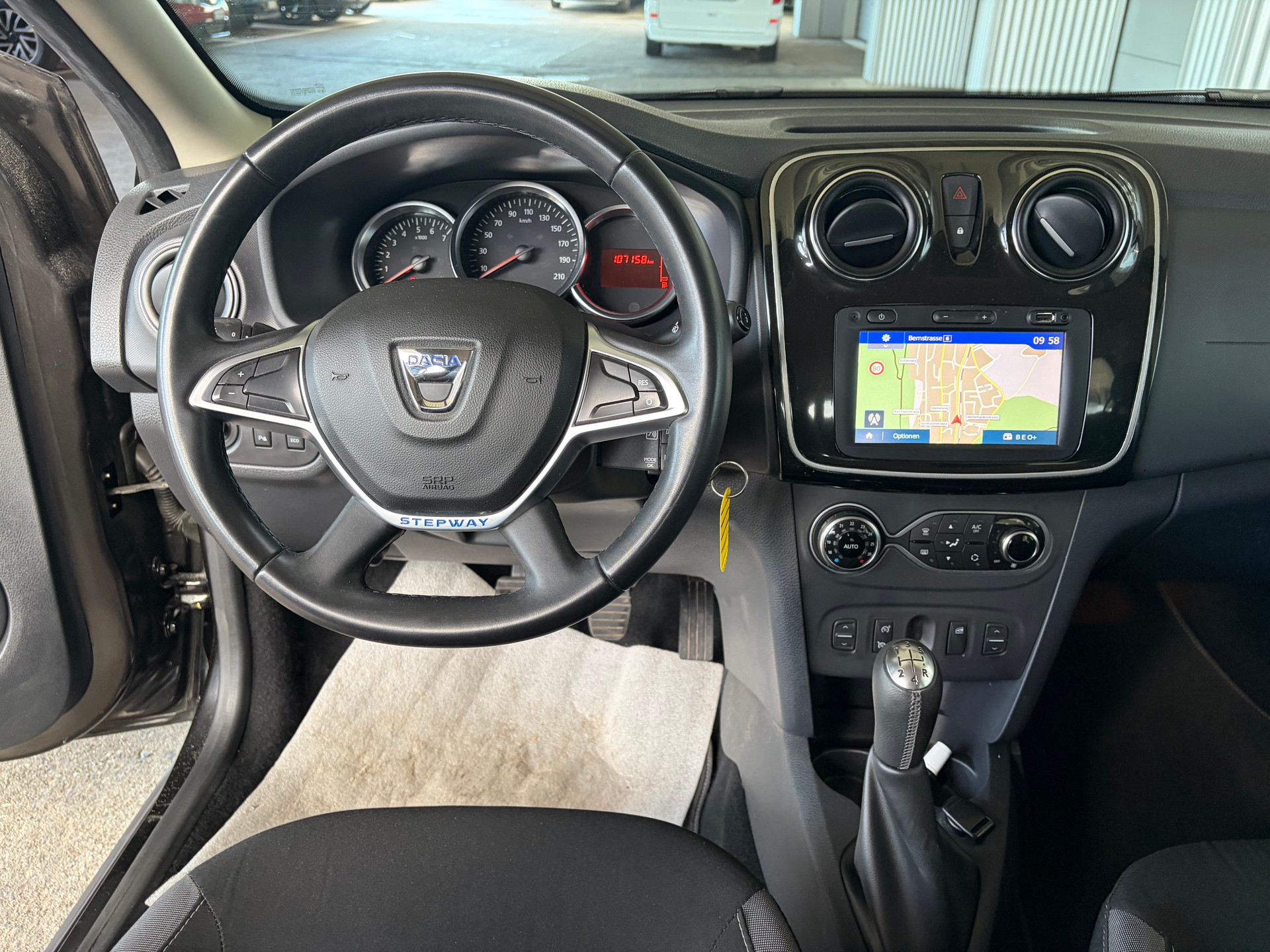 DACIA Sandero TCe 90 Stepway Unlimited 2-image-4