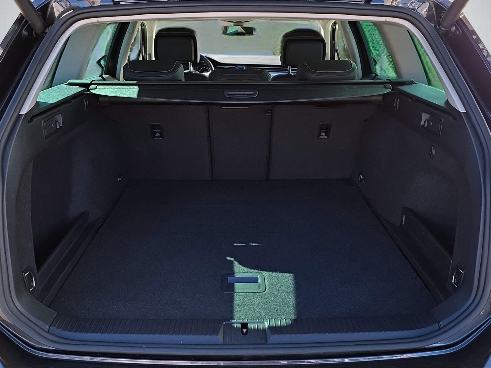 VW Passat 2.0 TDI BMT Elegance 4Motion DSG-image-11