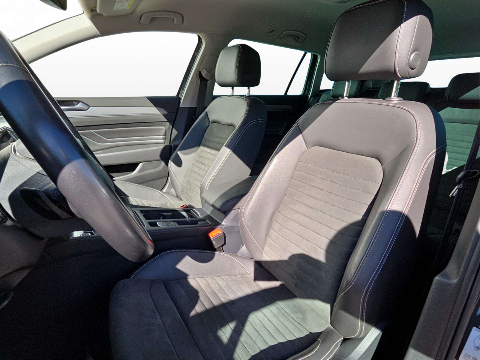 VW Passat 2.0 TDI BMT Elegance 4Motion DSG-image-7