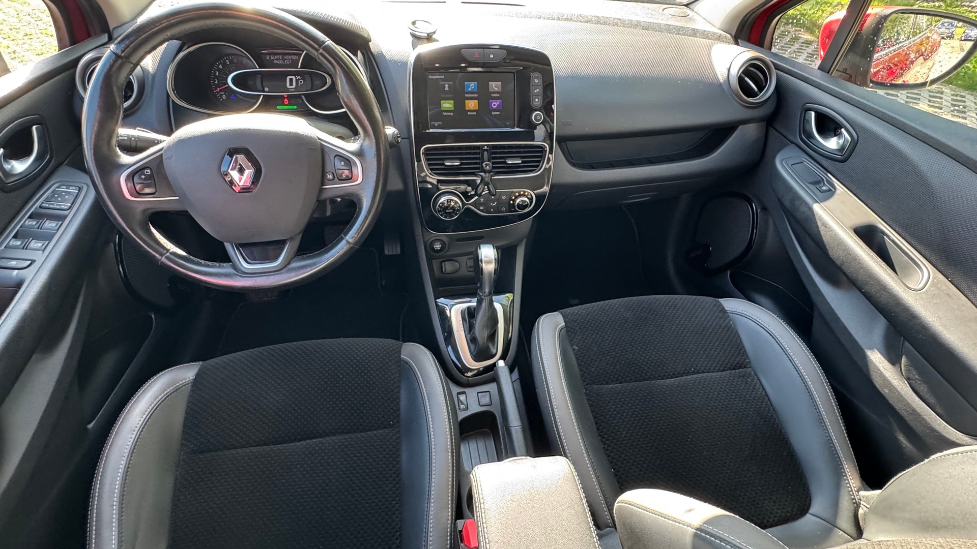 RENAULT Clio Grandtour 1.2 16V T Swiss Edition EDC-image-8