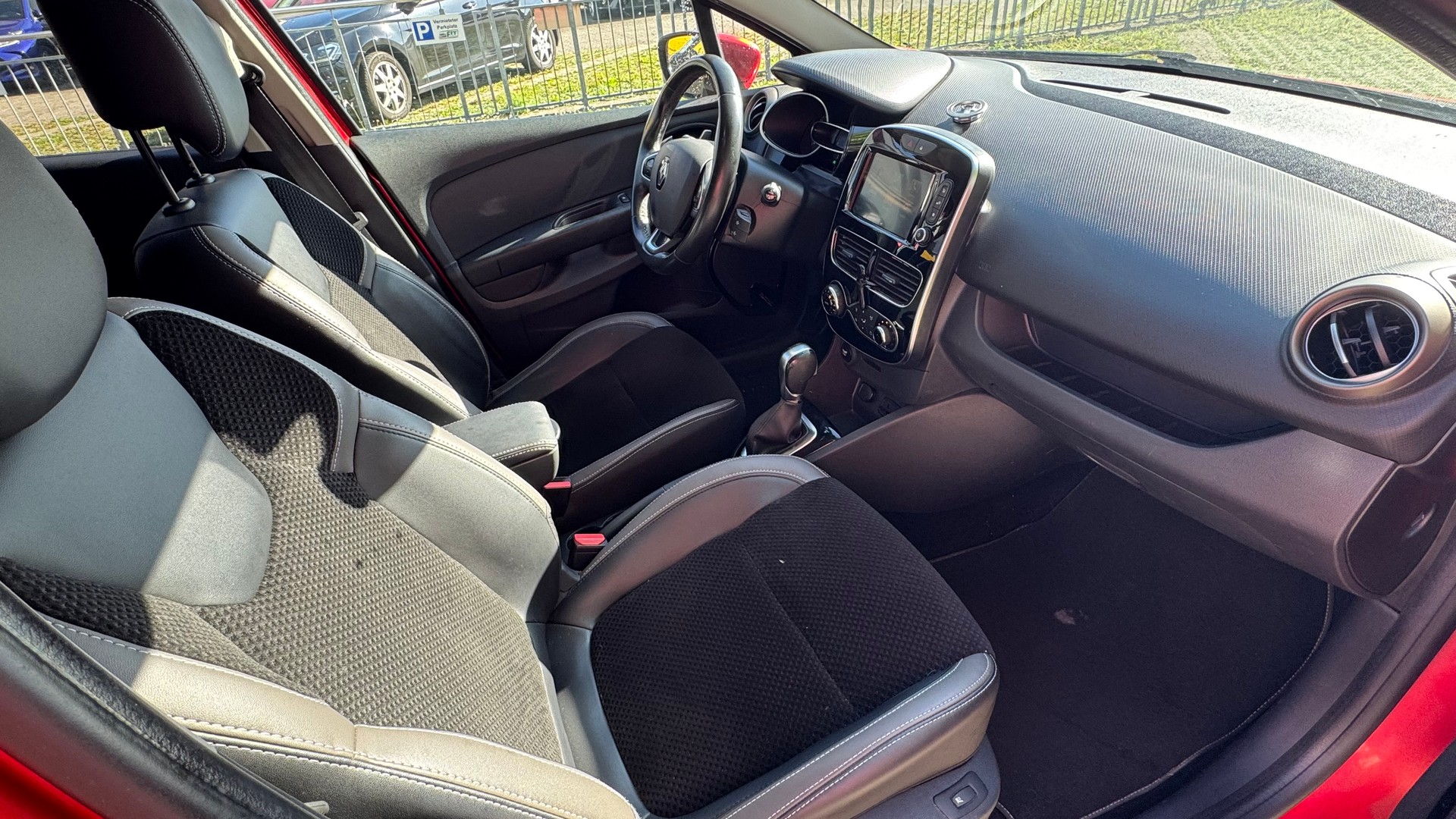 RENAULT Clio Grandtour 1.2 16V T Swiss Edition EDC-image-9