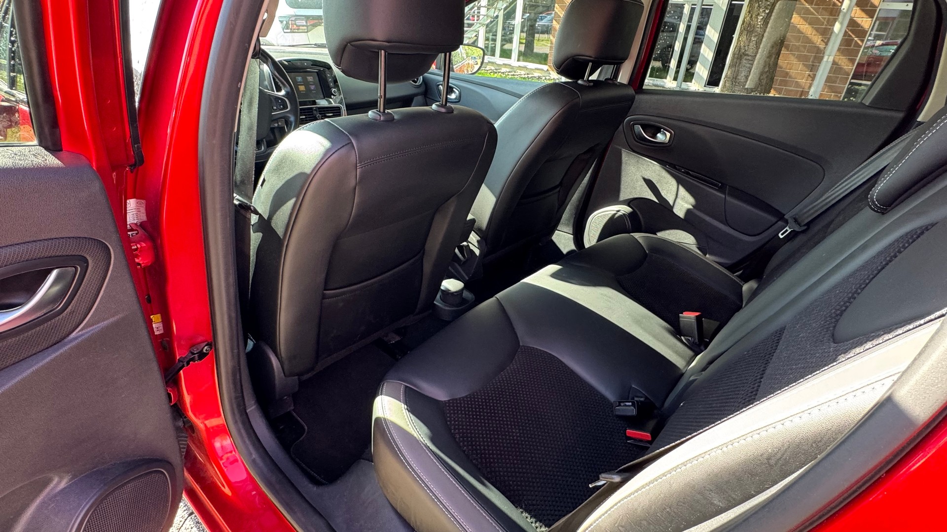 RENAULT Clio Grandtour 1.2 16V T Swiss Edition EDC-image-7