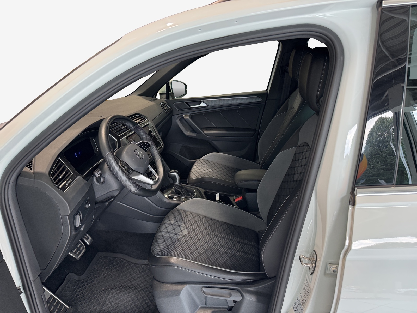 VW Tiguan 2.0TSI R-Line 4Motion DSG-image-7