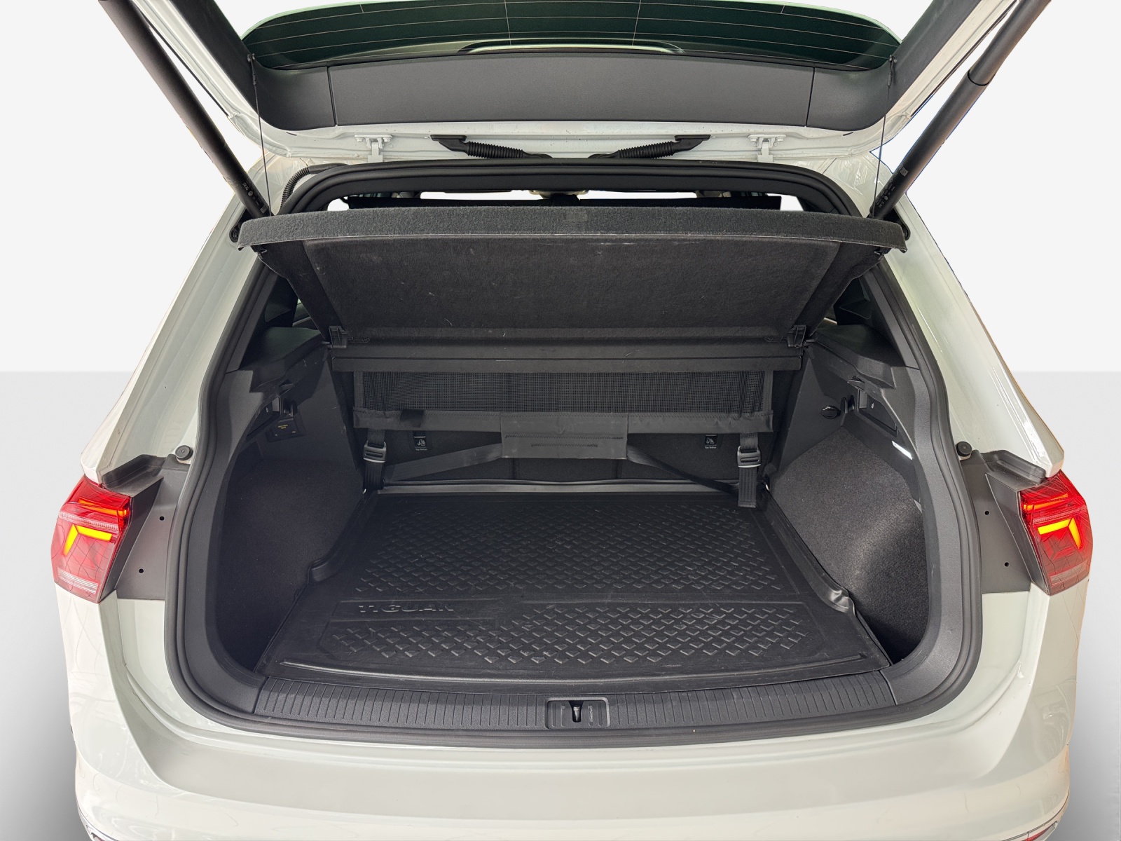 VW Tiguan 2.0TSI R-Line 4Motion DSG-image-12
