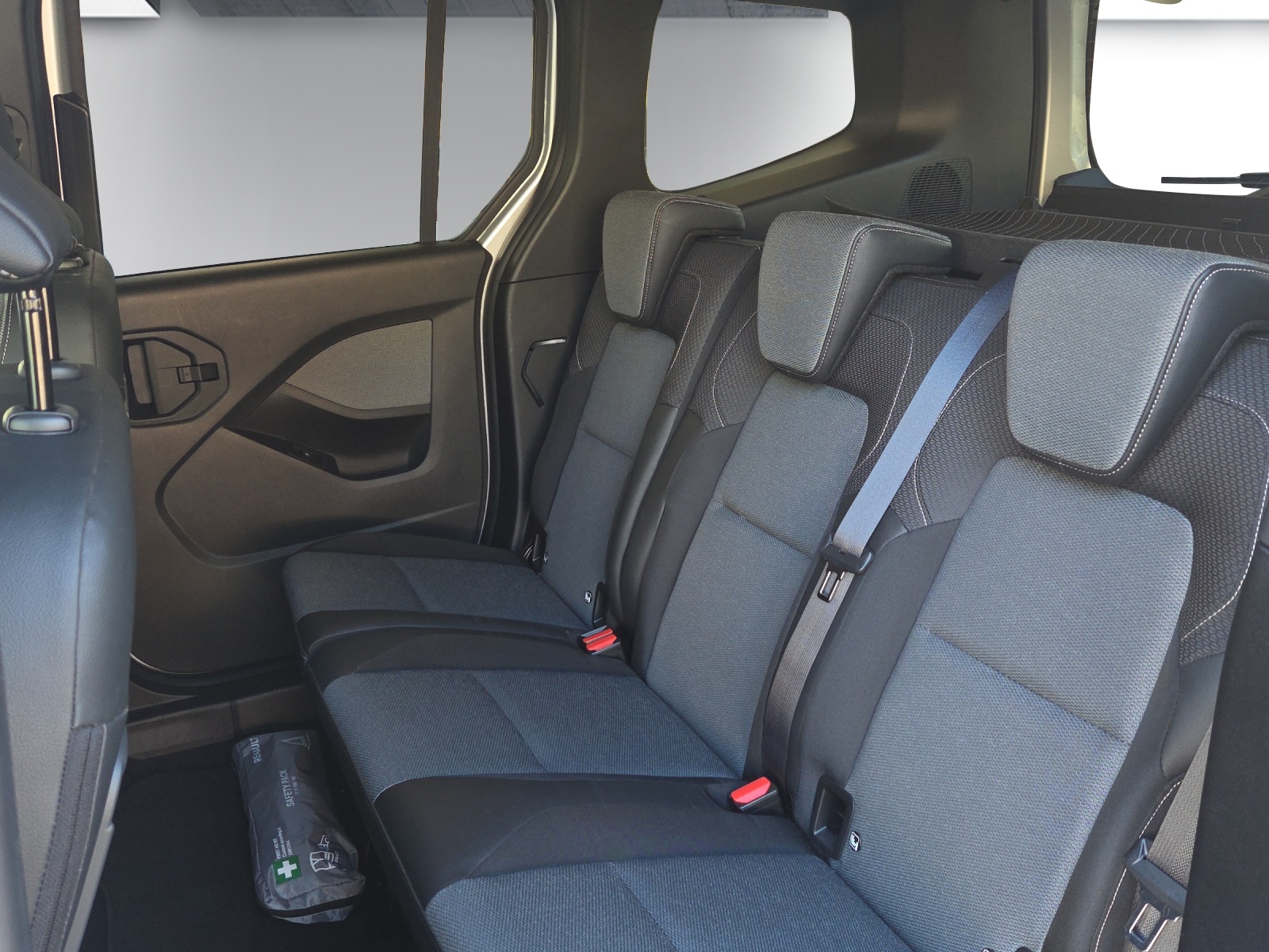 RENAULT Kangoo 1.3 TCe 130 PF Intens-image-16