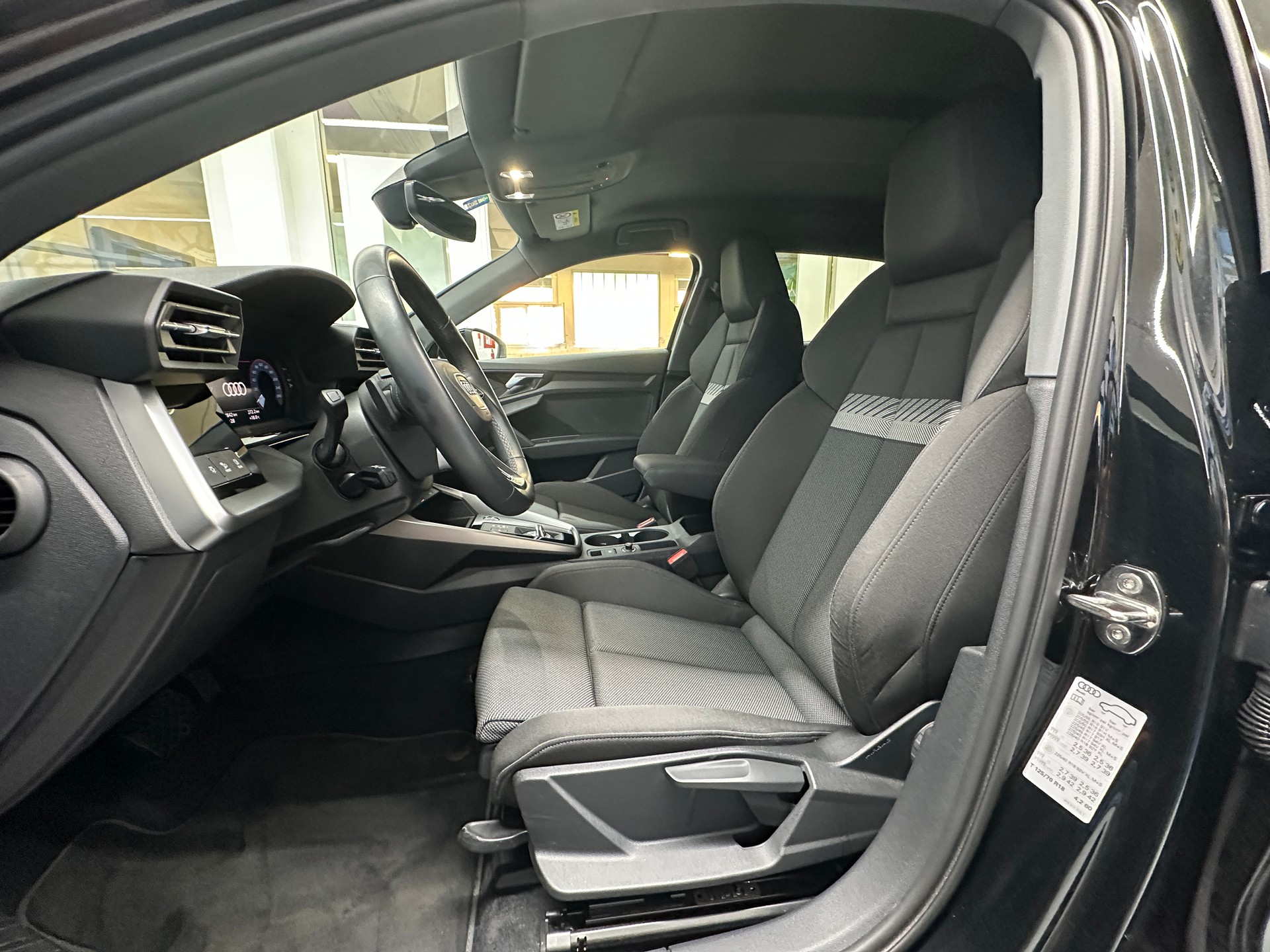 AUDI A3 Sportback 35 TFSI S line S-tronic-image-7