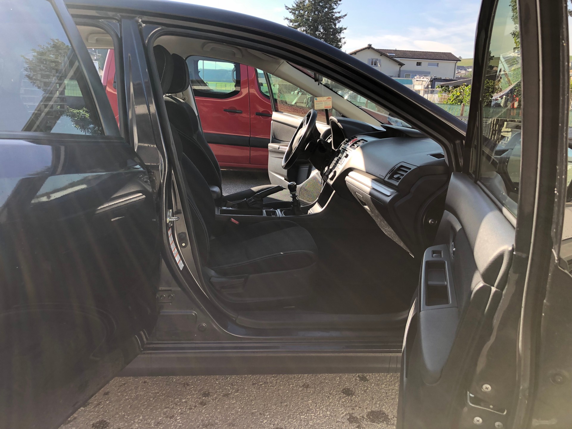 SUBARU XV 2.0 Swiss Three AWD-image-6