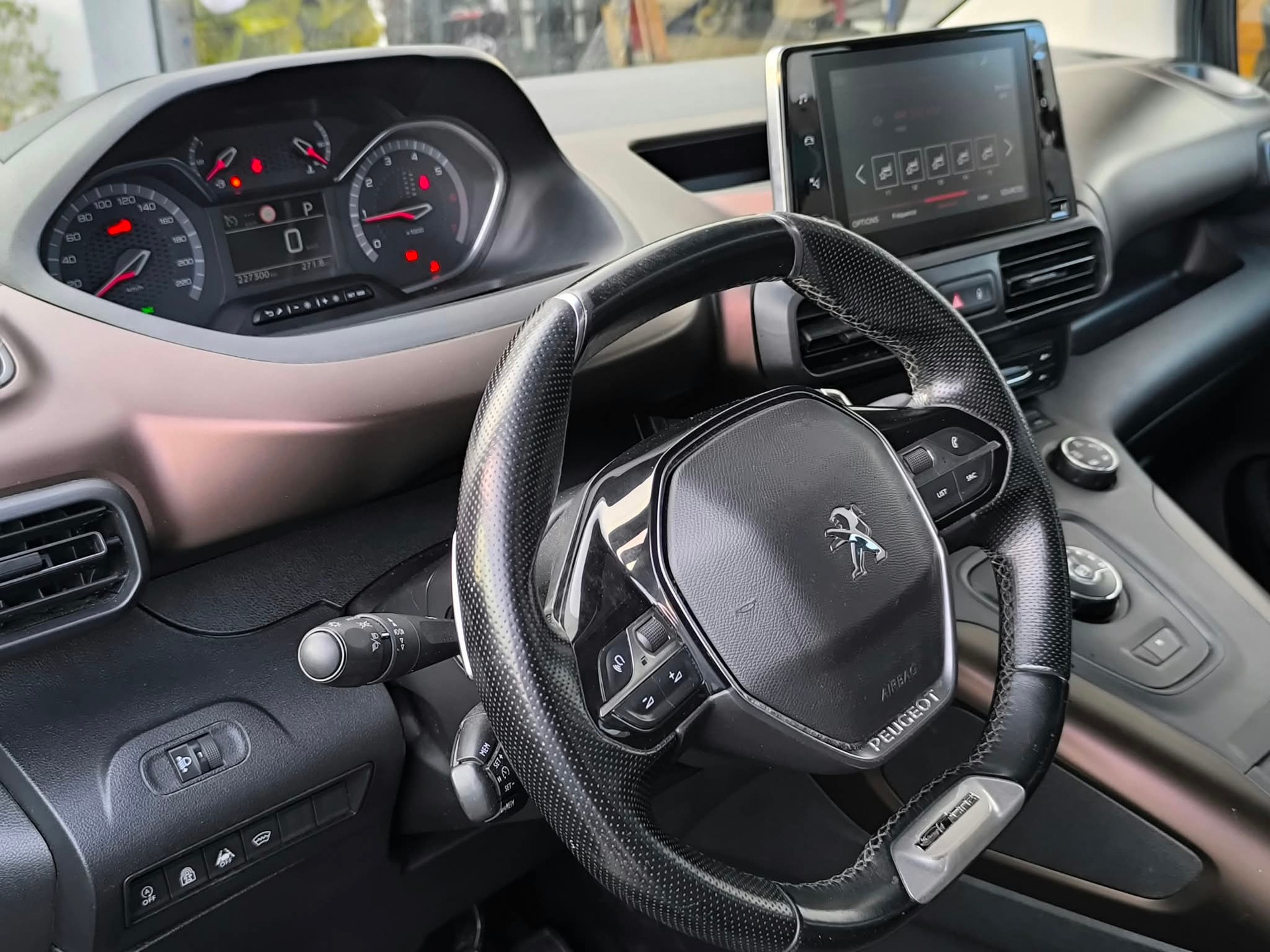 PEUGEOT Rifter 1.5 BlueHDi GT Line EAT8-image-9