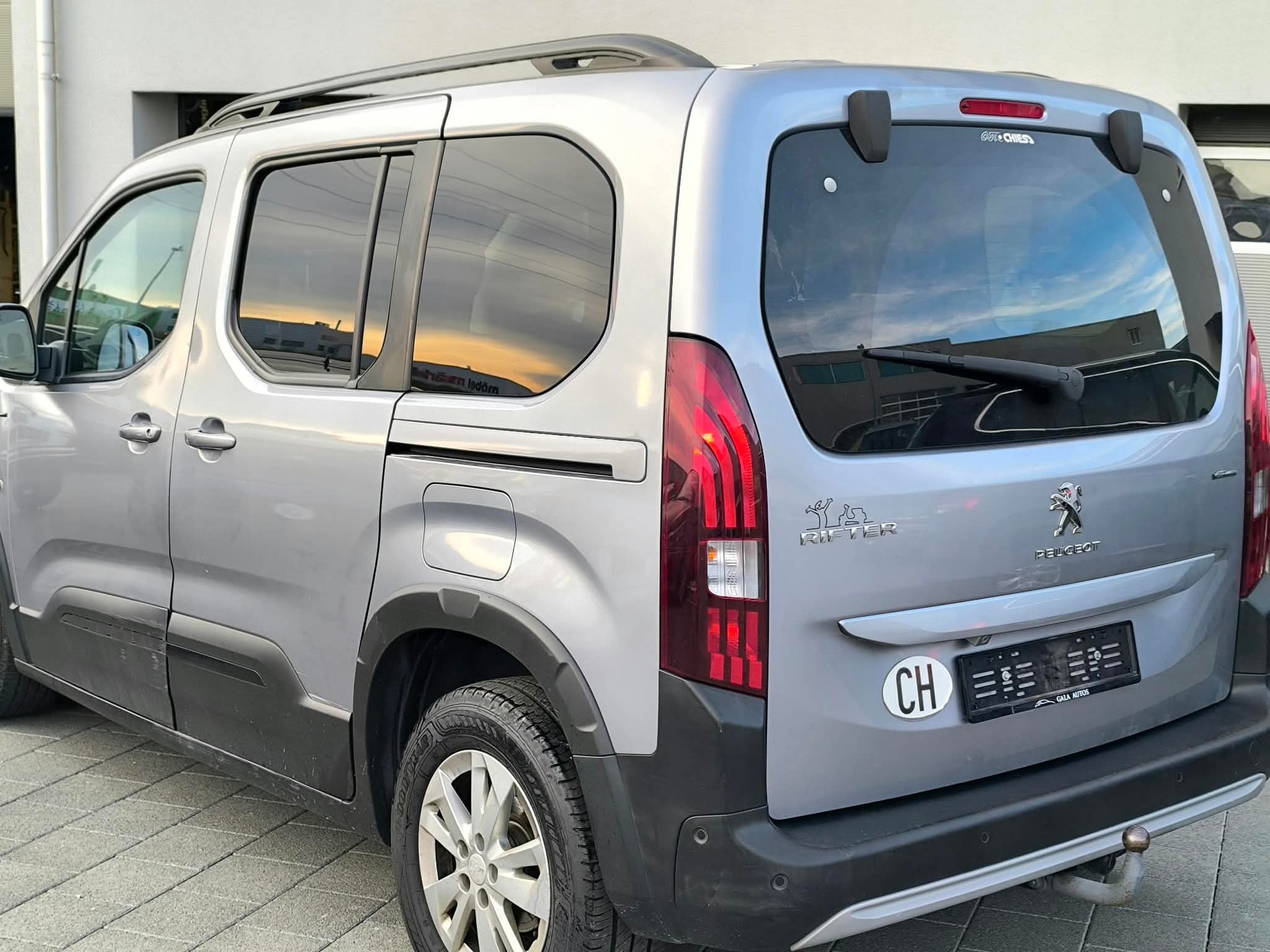 PEUGEOT Rifter 1.5 BlueHDi GT Line EAT8-image-4