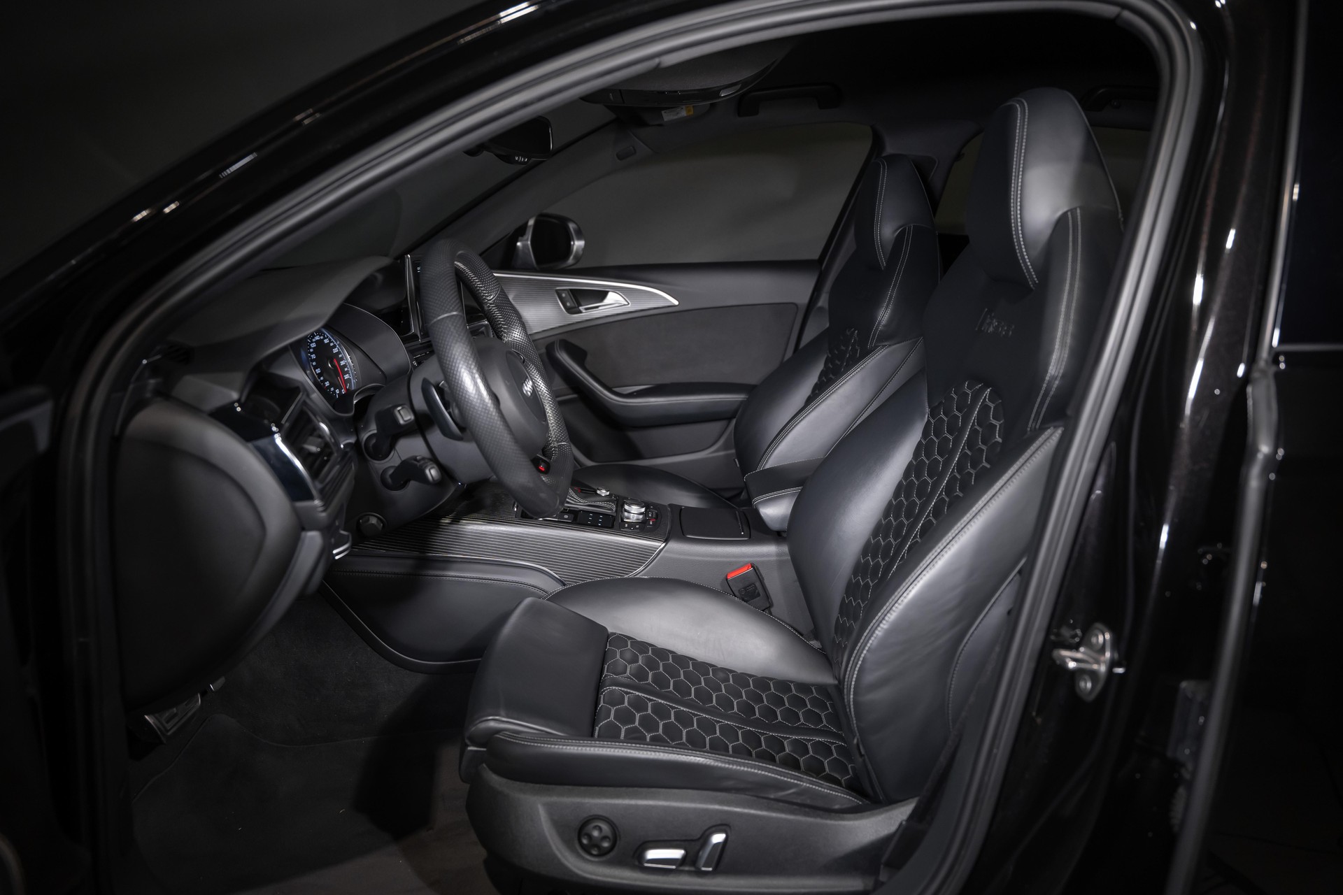 AUDI RS6 Avant 4.0 V8 TFSI Performance-image-15