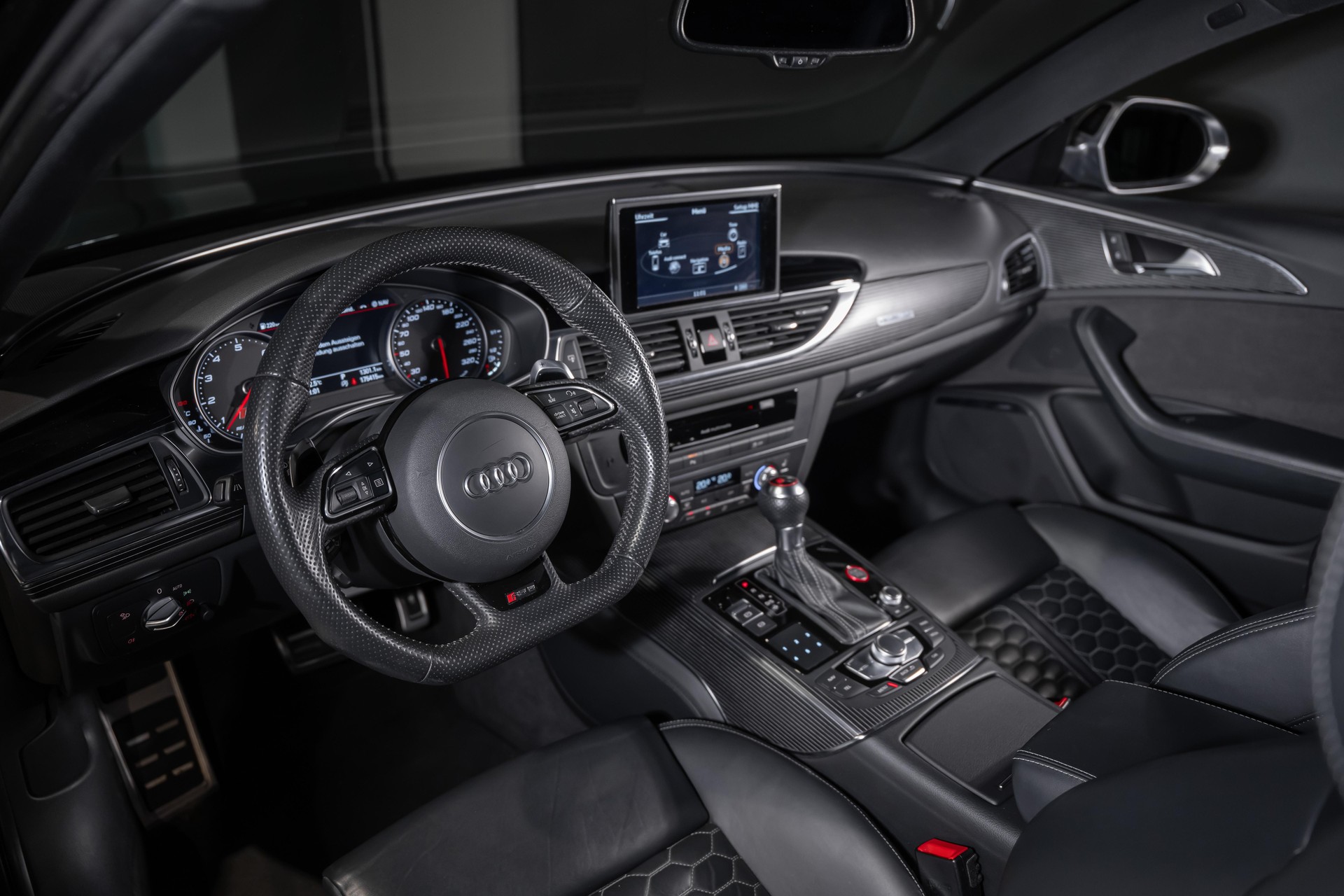 AUDI RS6 Avant 4.0 V8 TFSI Performance-image-12