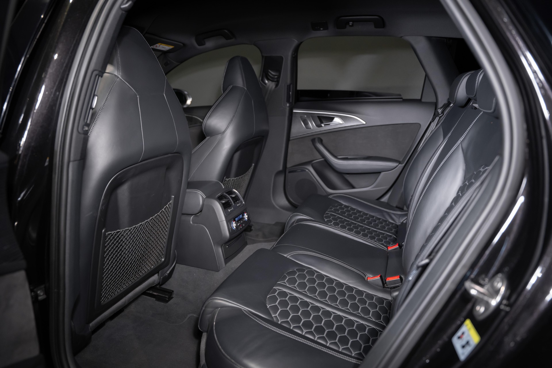 AUDI RS6 Avant 4.0 V8 TFSI Performance-image-17