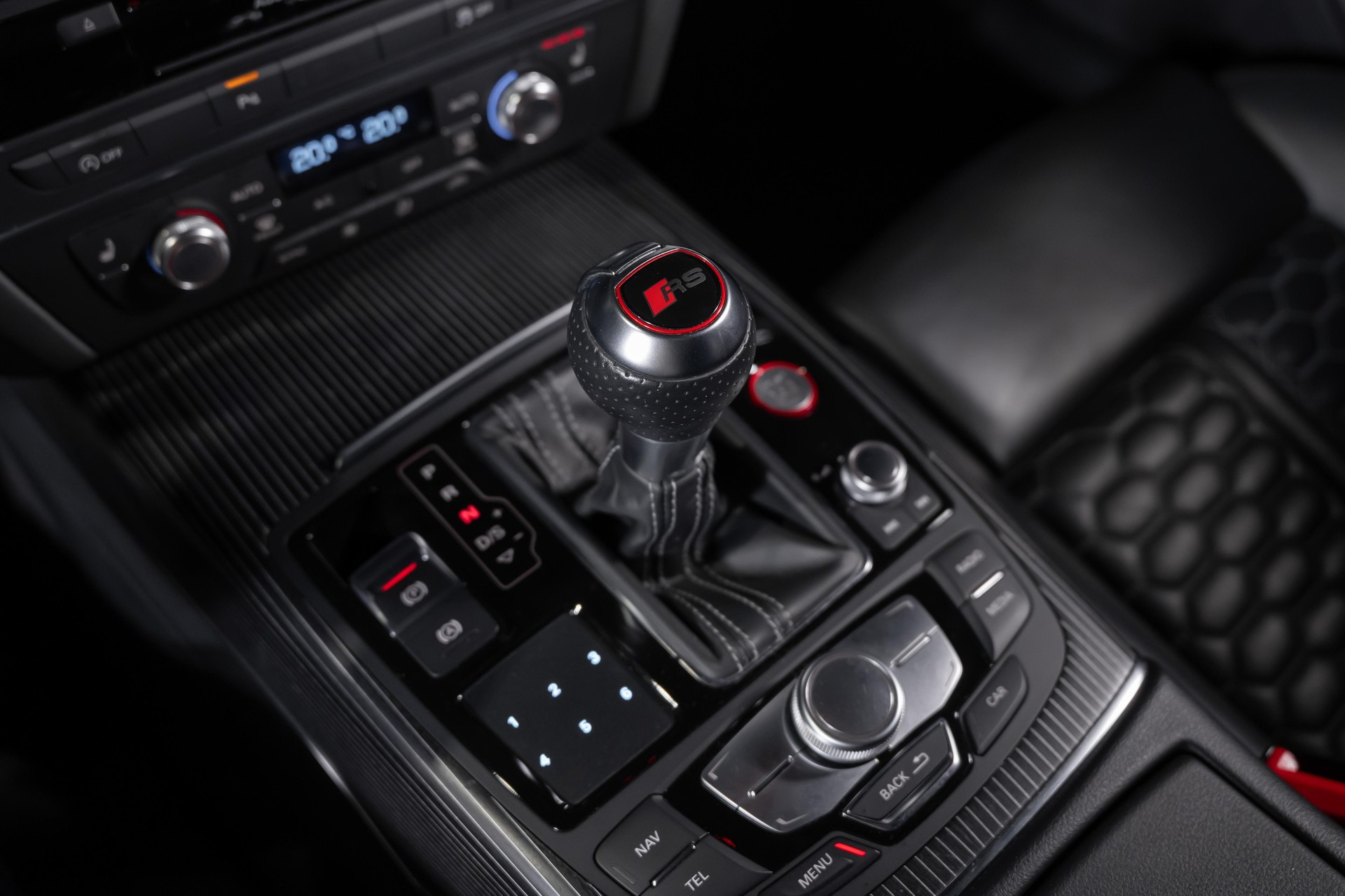 AUDI RS6 Avant 4.0 V8 TFSI Performance-image-24