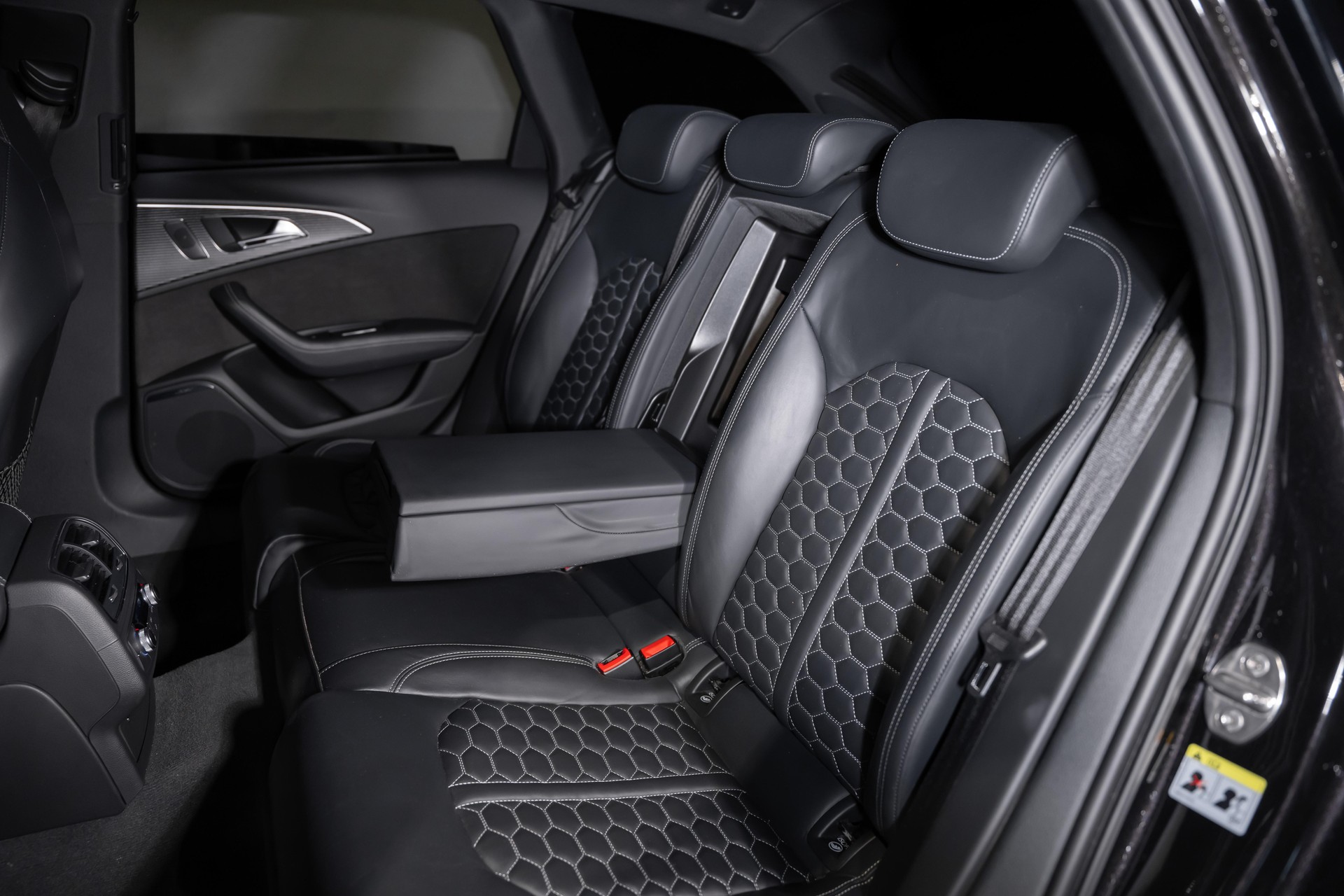 AUDI RS6 Avant 4.0 V8 TFSI Performance-image-16