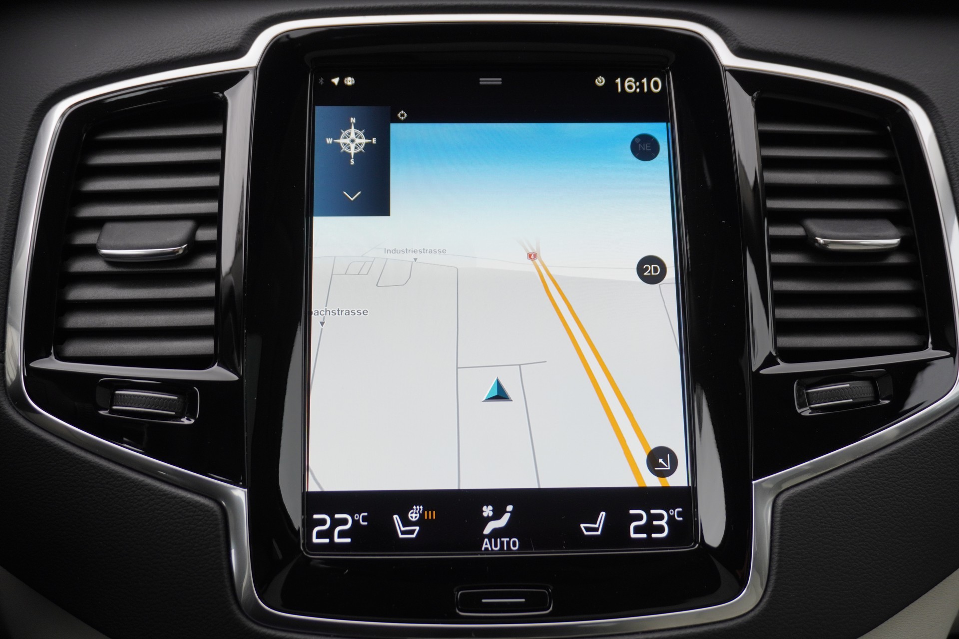 VOLVO XC90 T8 eAWD PluginHybrid Plus Bright Geartronic 7-PLÄTZER!!!-image-29