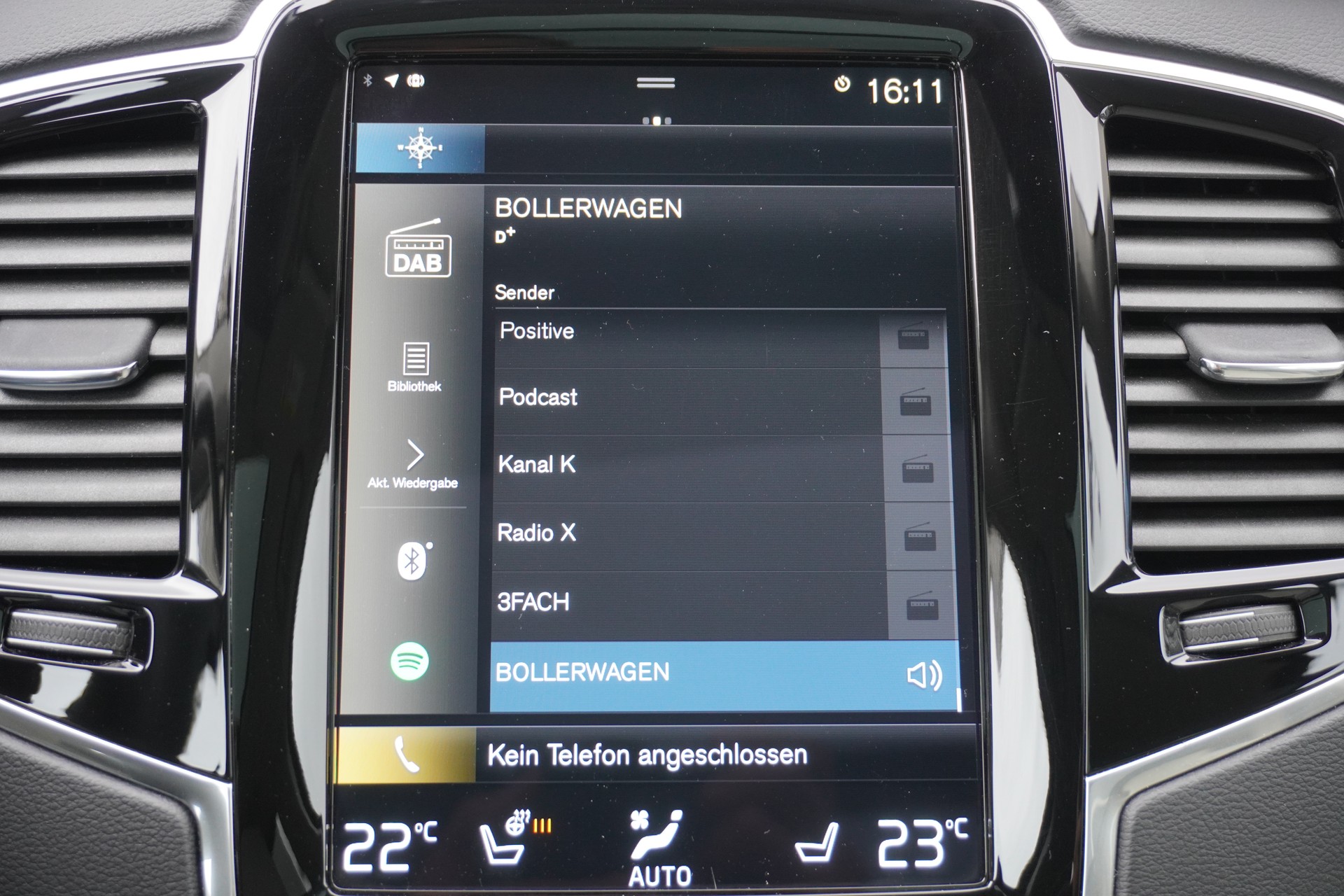 VOLVO XC90 T8 eAWD PluginHybrid Plus Bright Geartronic 7-PLÄTZER!!!-image-31